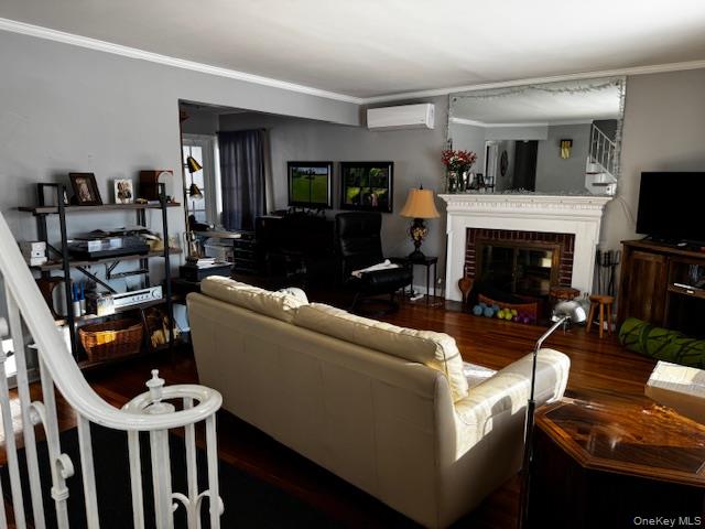 #4 photo, 664 Knollwood Drive, West Hempstead , NY 11552