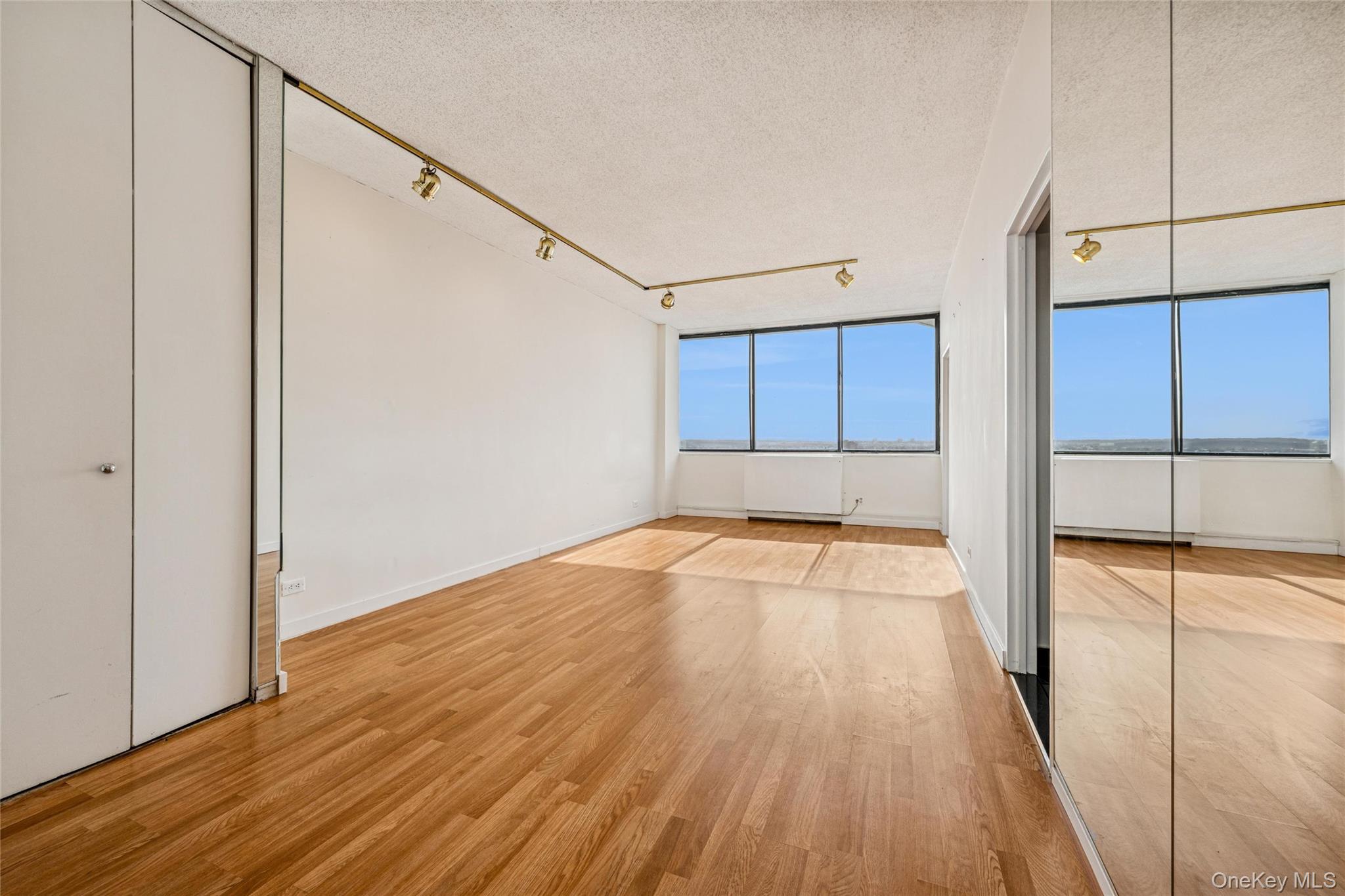 #6 photo, 2 Bay Club Drive, Куинс ‖ Bayside , NY 11360