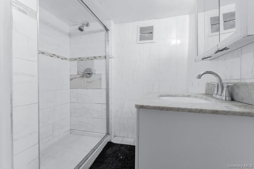 #13 photo, 1041 E 104th Street, הברונקס Brooklyn , NY 11236