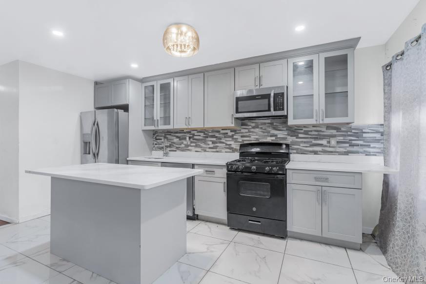 #5 photo, 1041 E 104th Street, הברונקס Brooklyn , NY 11236