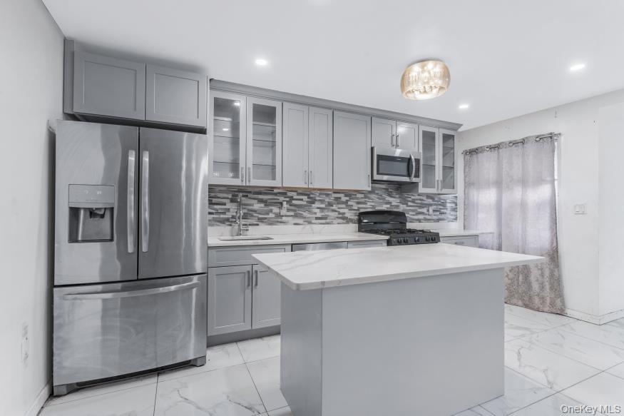 #6 photo, 1041 E 104th Street, הברונקס Brooklyn , NY 11236