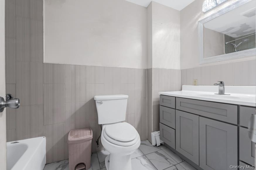 #8 photo, 1041 E 104th Street, הברונקס Brooklyn , NY 11236