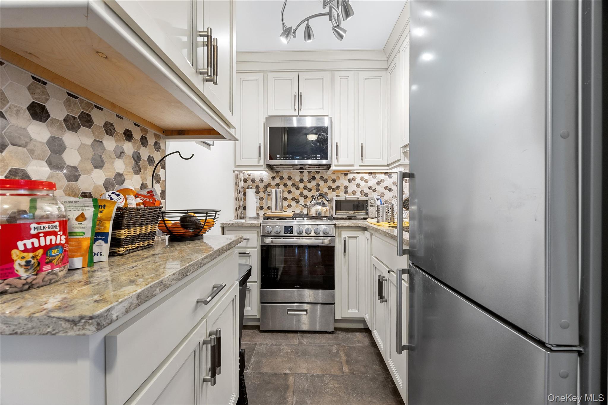 #12 photo, 6200 Riverdale, Bronx , NY 10471