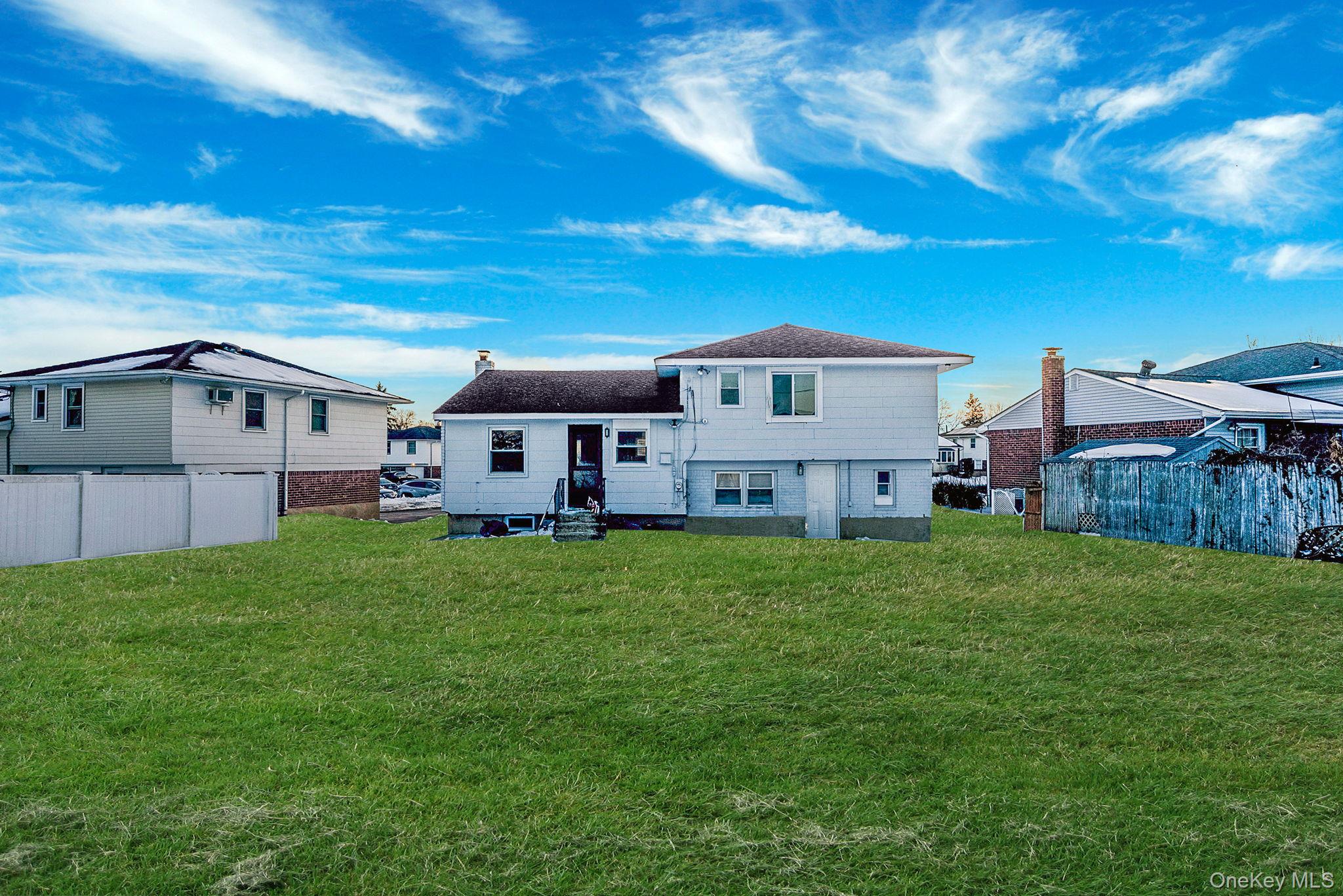 #17 photo, 59 Ford Drive, מחוז נסאו Massapequa , NY 11758