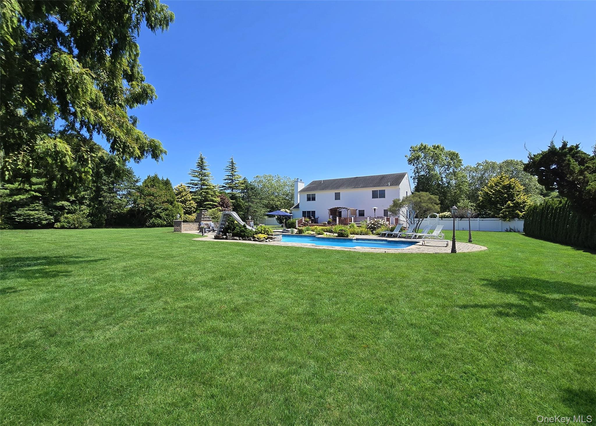 #8 photo, 11 Simpson Gate, Manorville , NY 11949