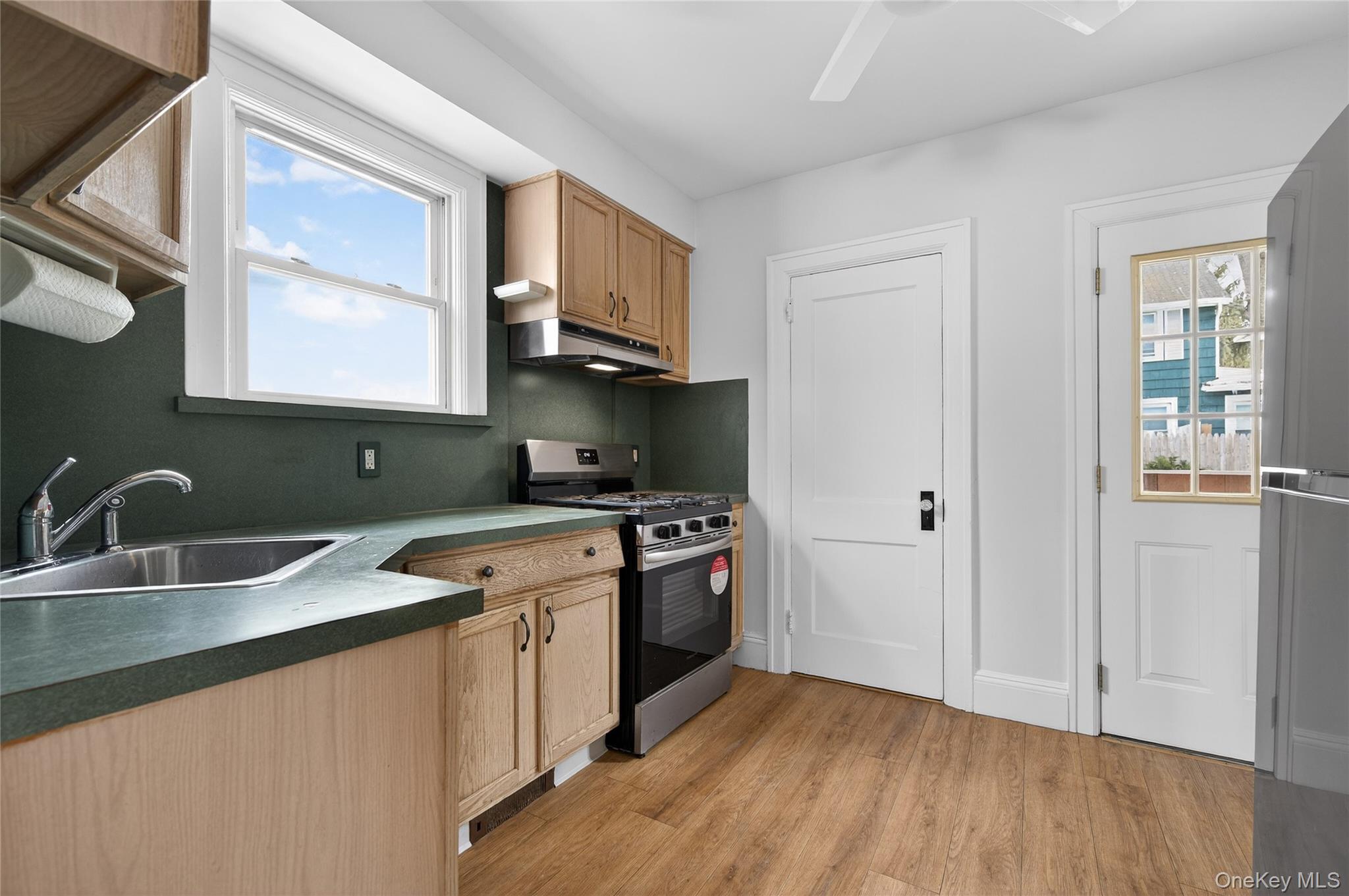 #11 photo, 26 W 5th Street, नासाउ काउंटी Locust Valley , NY 11560