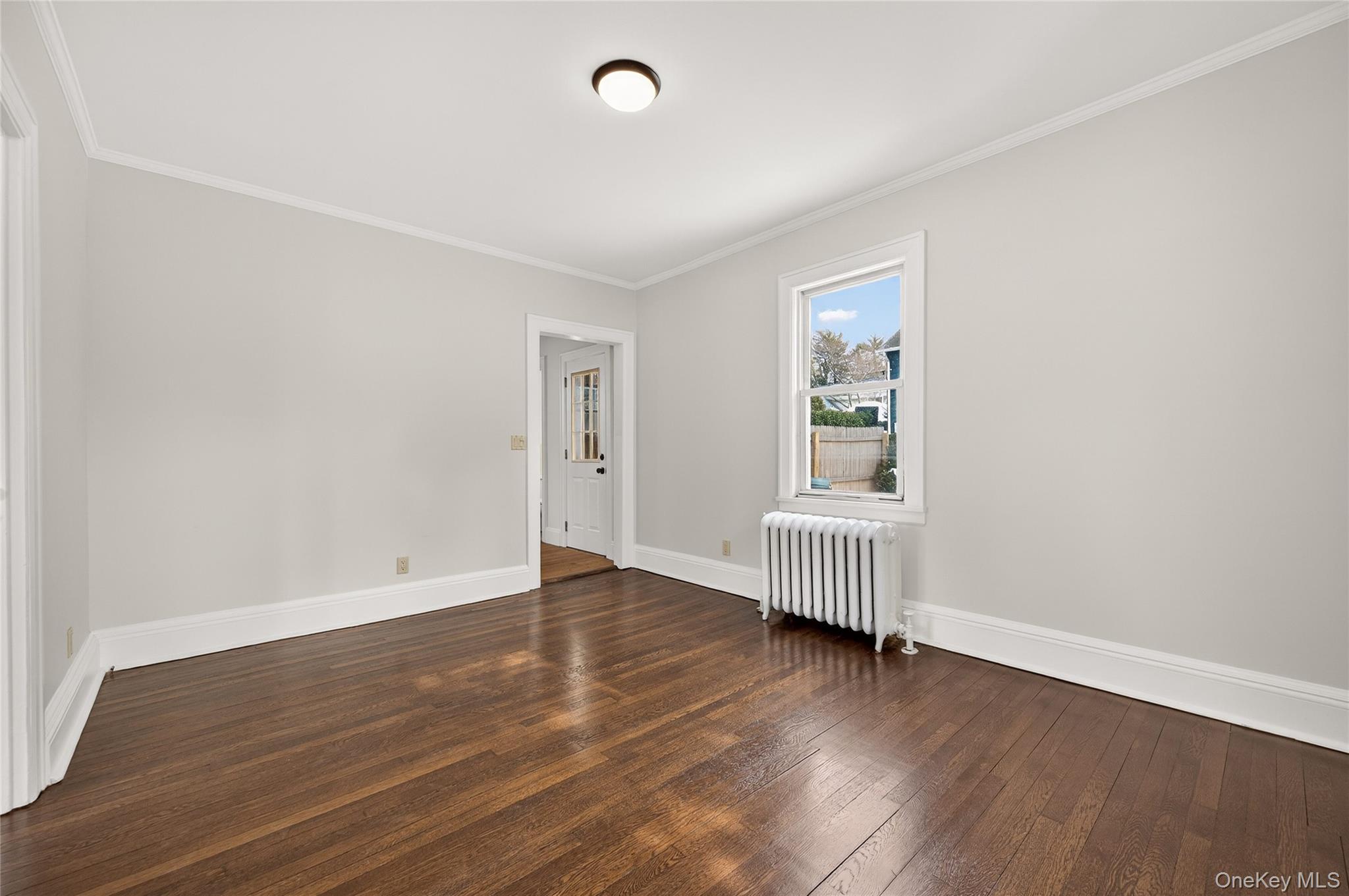 #8 photo, 26 W 5th Street, नासाउ काउंटी Locust Valley , NY 11560