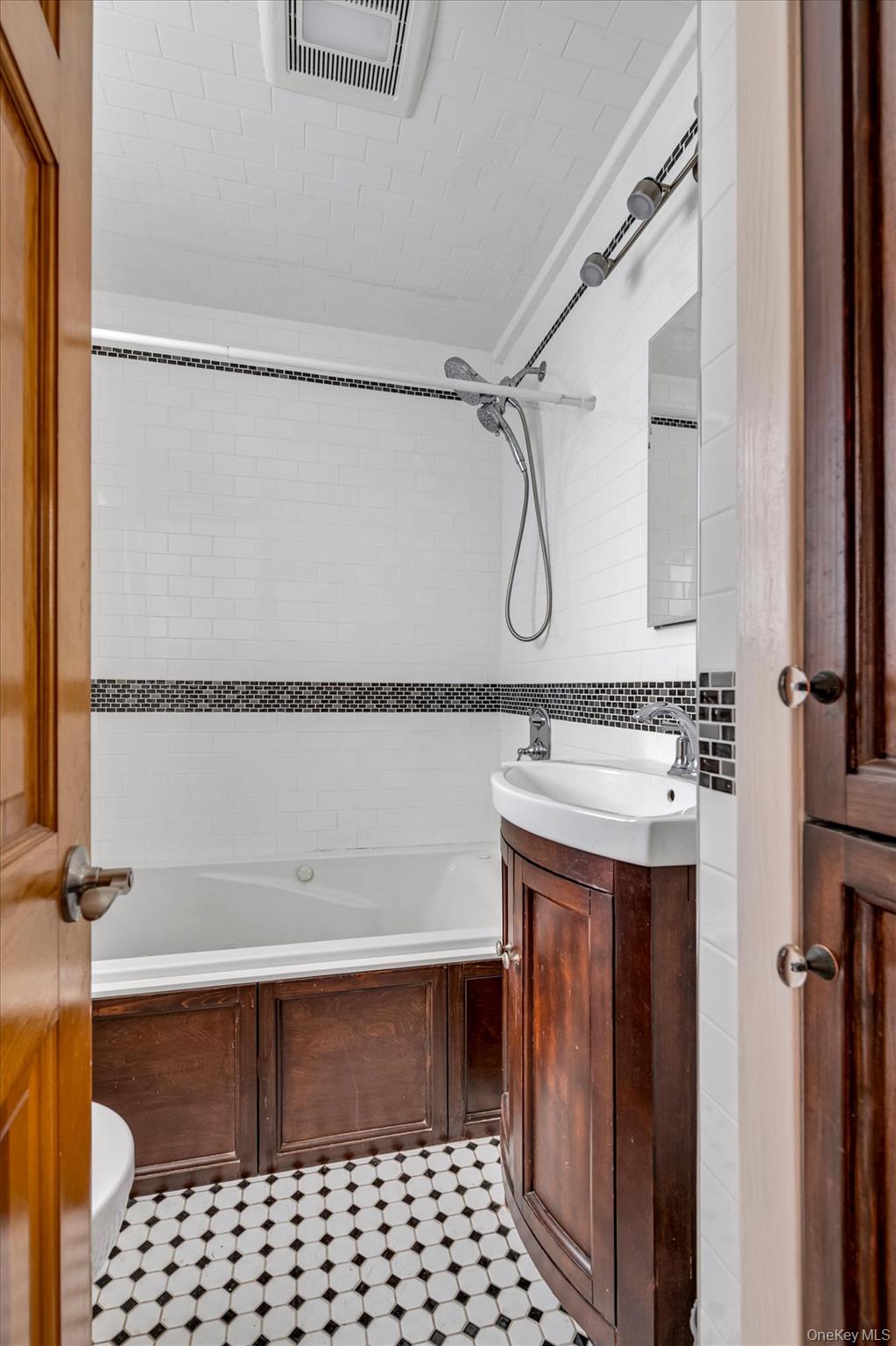 #6 photo, 1117 Saint Johnland Road, Kings Park , NY 11754