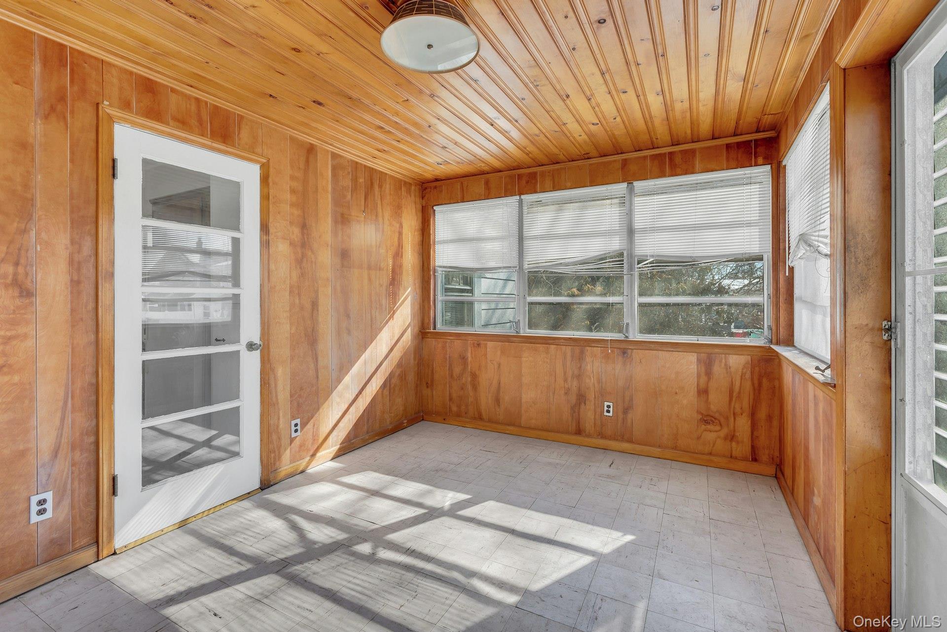 #12 photo, 463 S 3rd Street, Lindenhurst , NY 11757