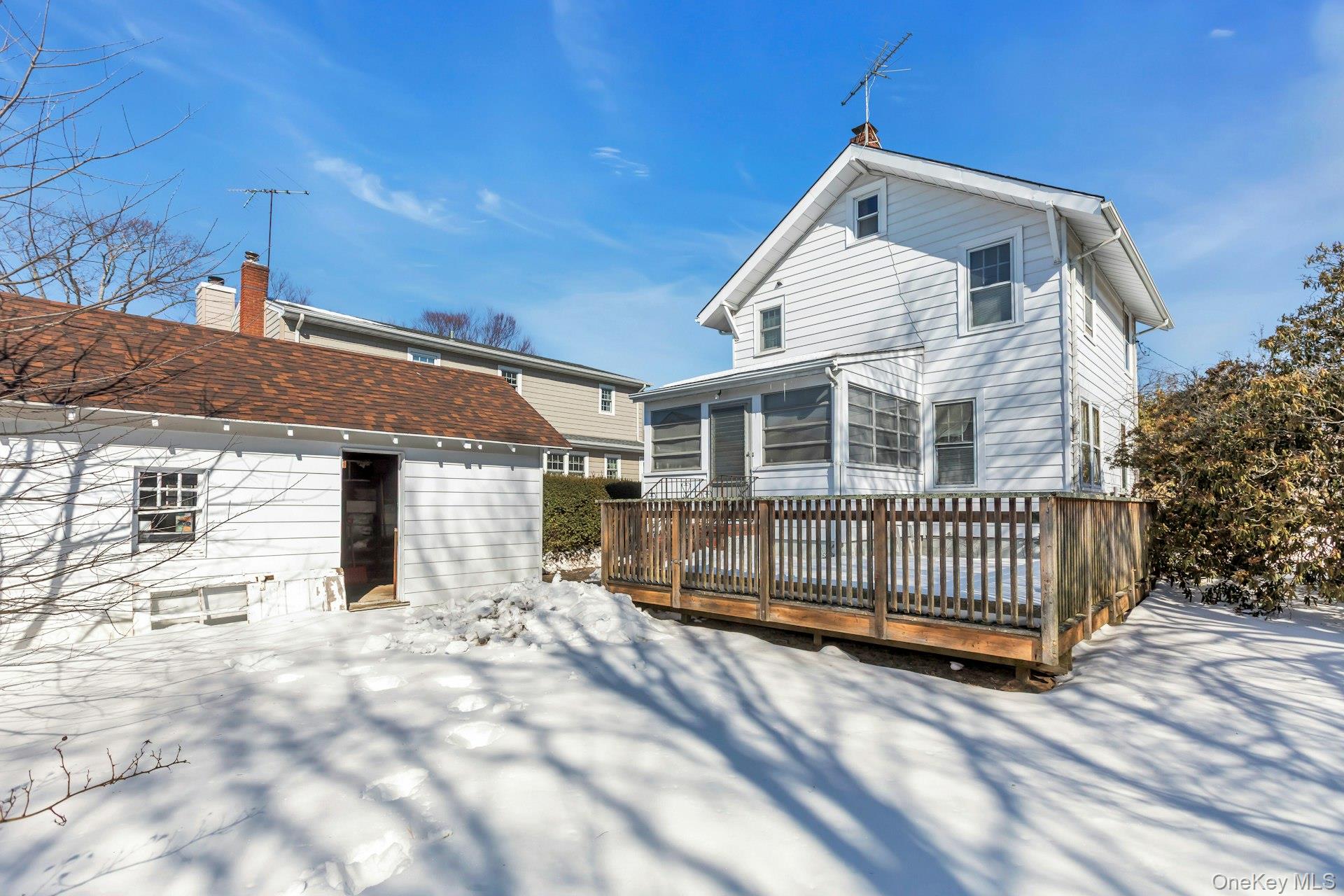 #20 photo, 463 S 3rd Street, Lindenhurst , NY 11757