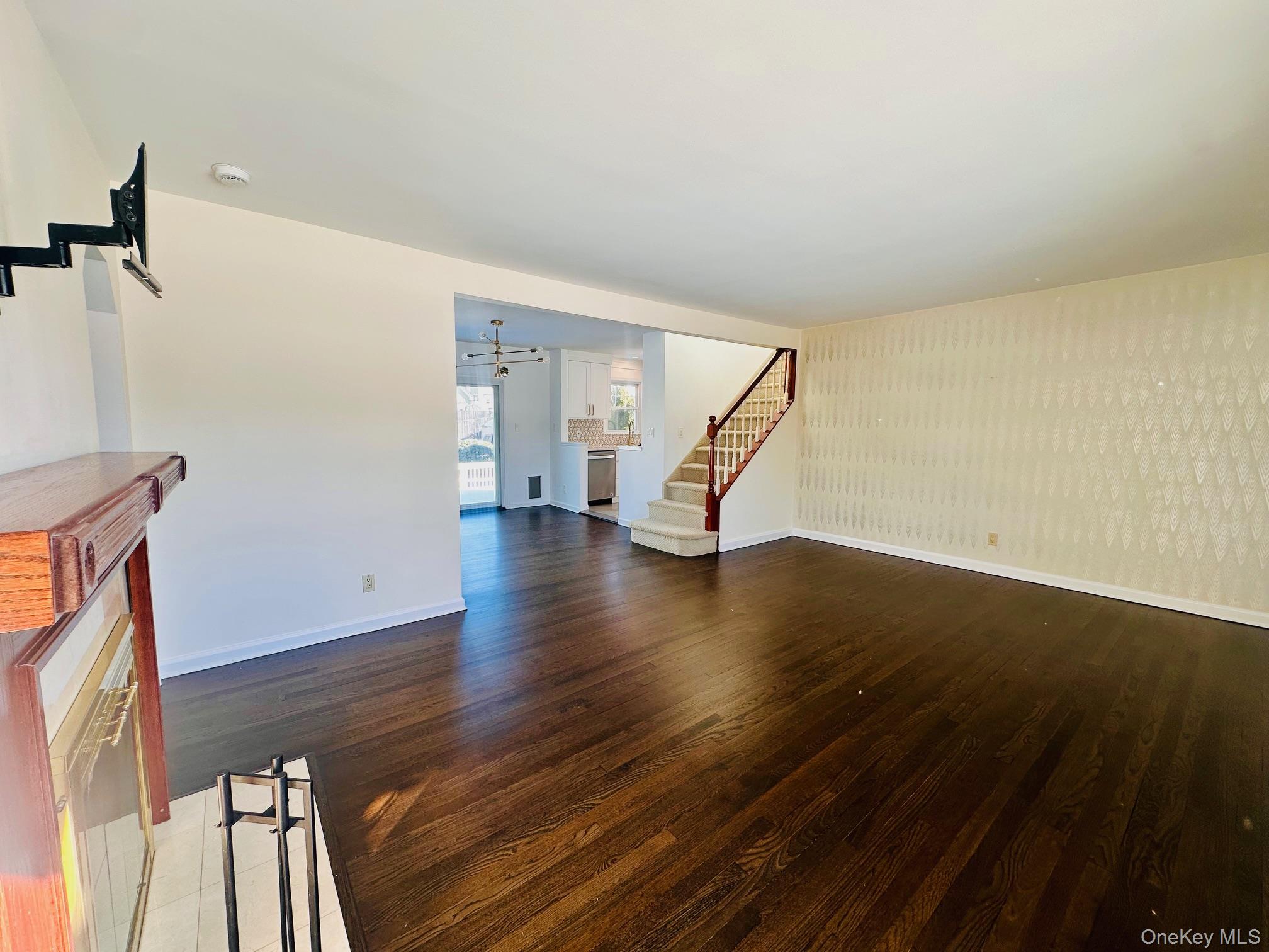 #7 photo, 11 W Glen Avenue, Port Chester , NY 10573