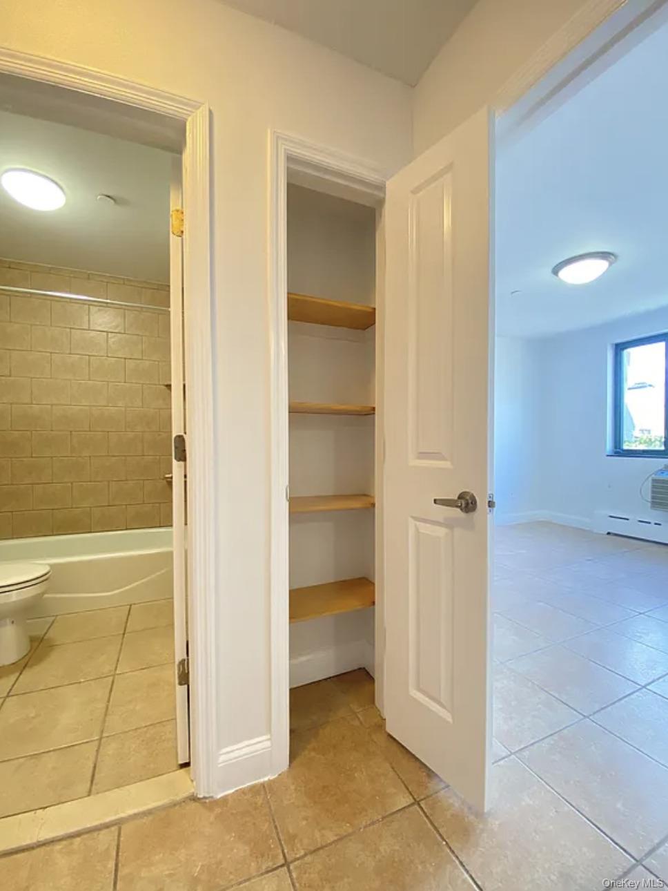 #13 photo, 2447 44th Street, Куинс ‖ Astoria , NY 11103