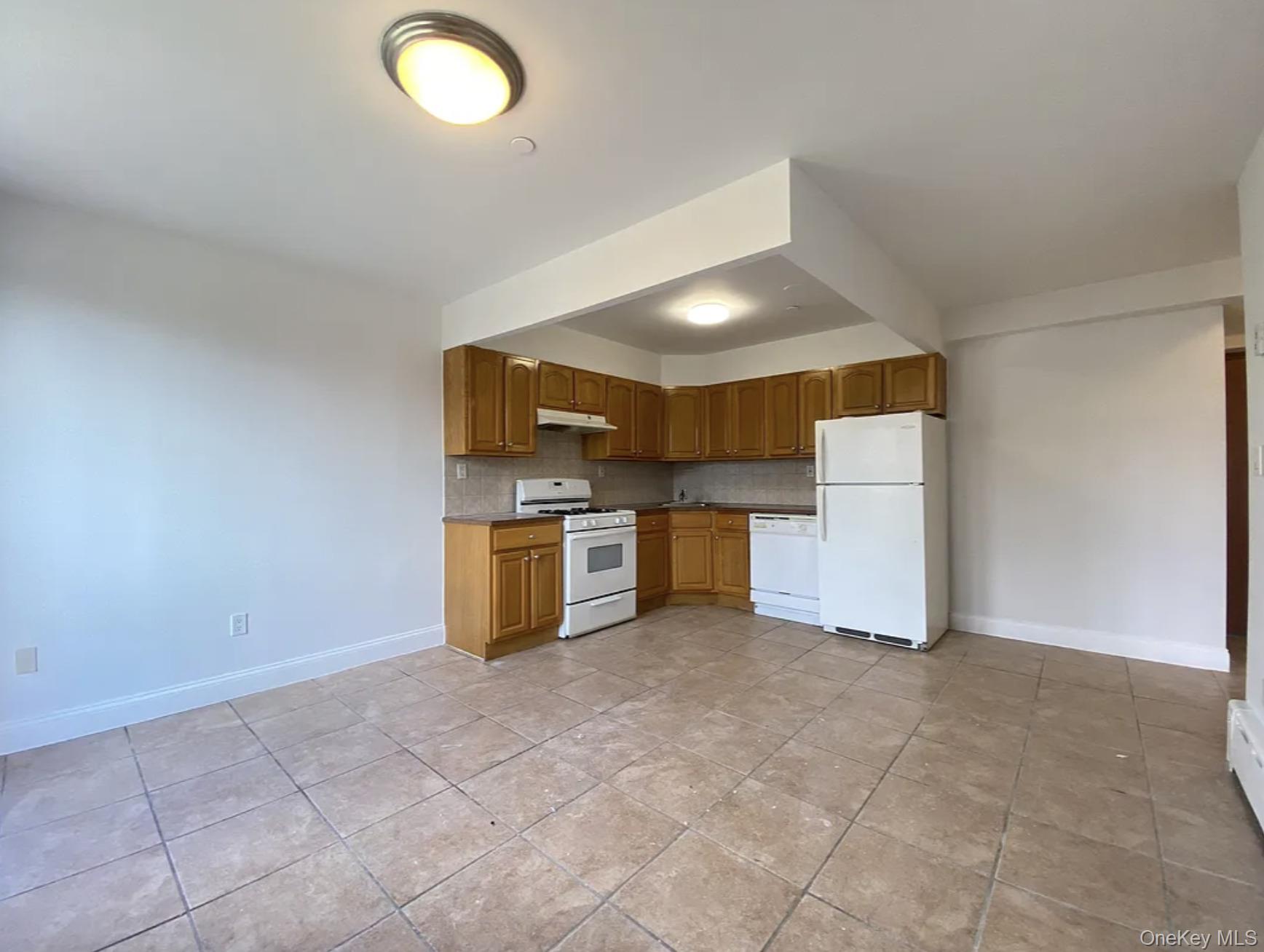 #5 photo, 2447 44th Street, Куинс ‖ Astoria , NY 11103