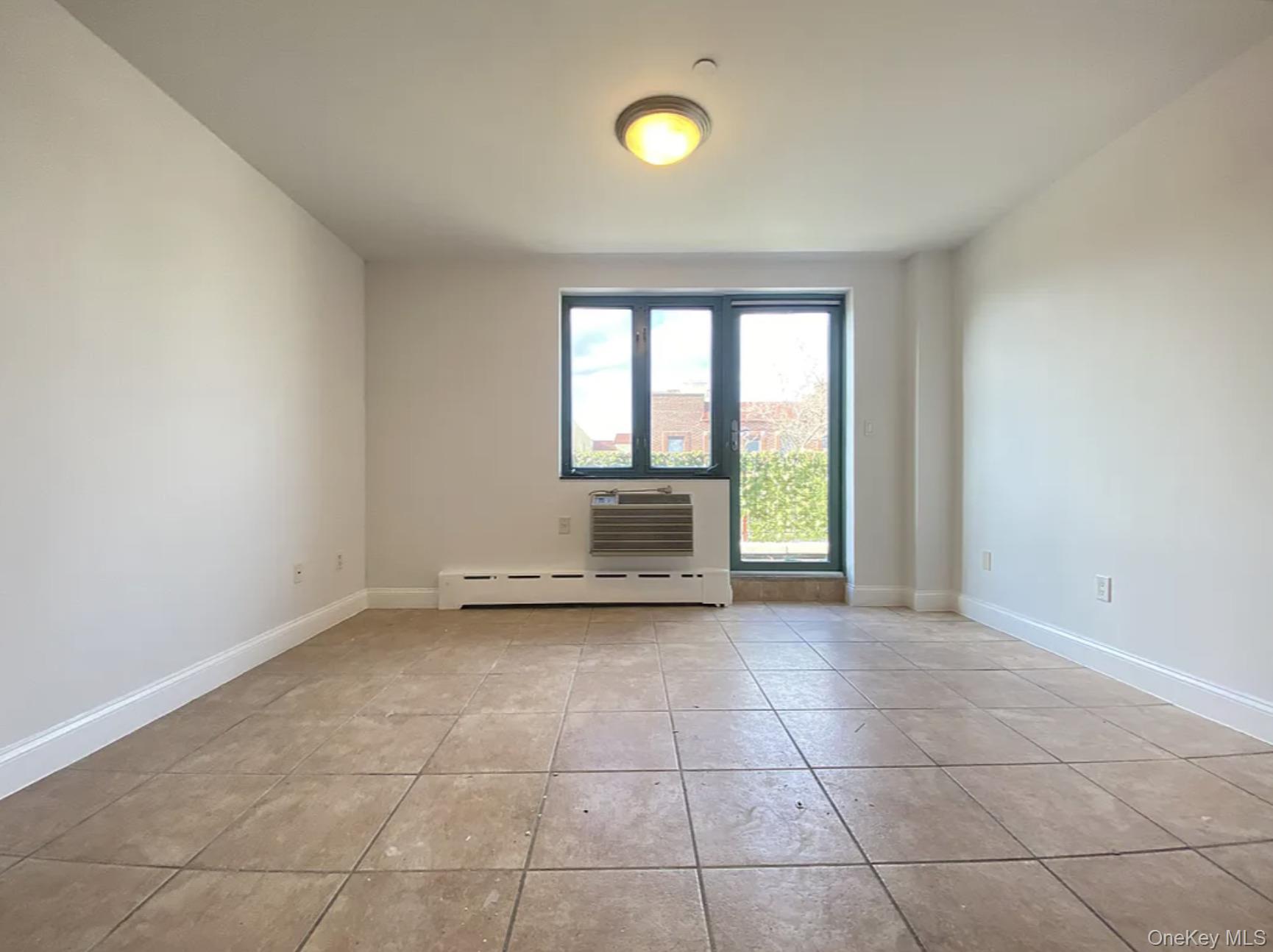 #6 photo, 2447 44th Street, Куинс ‖ Astoria , NY 11103