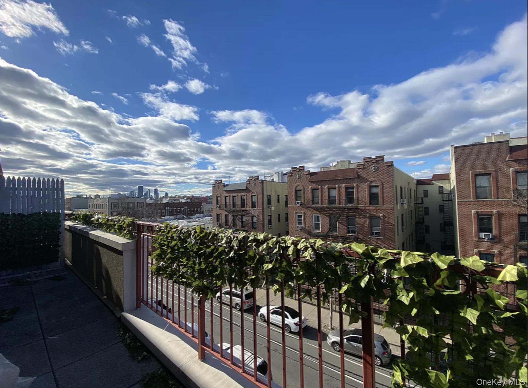 #7 photo, 2447 44th Street, Куинс ‖ Astoria , NY 11103