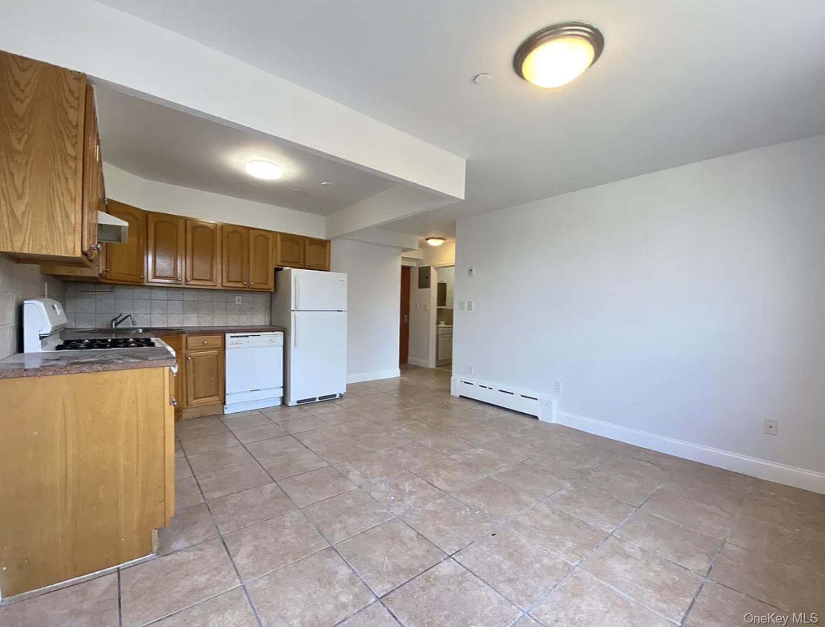 #8 photo, 2447 44th Street, Куинс ‖ Astoria , NY 11103