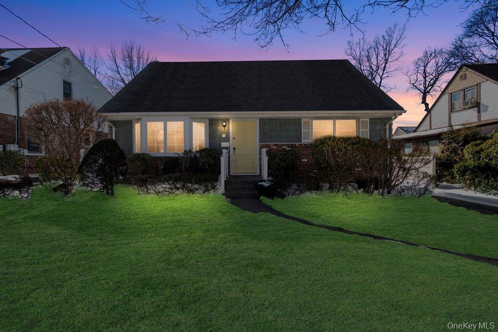 #1 photo, 91 Drake Street, מחוז נסאו Malverne , NY 11565