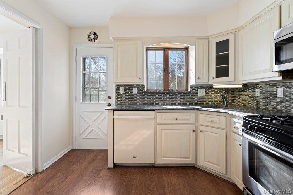 #18 photo, 91 Drake Street, מחוז נסאו Malverne , NY 11565