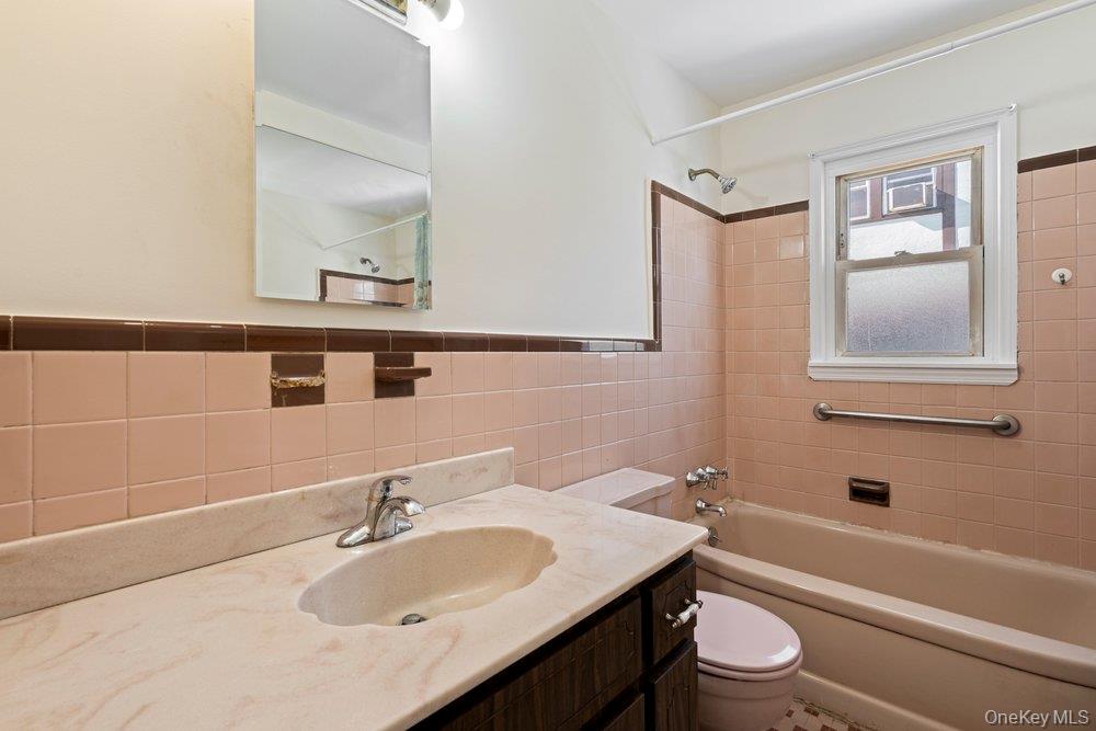 #20 photo, 91 Drake Street, מחוז נסאו Malverne , NY 11565