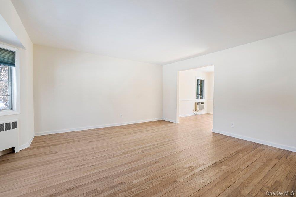 #4 photo, 91 Drake Street, מחוז נסאו Malverne , NY 11565