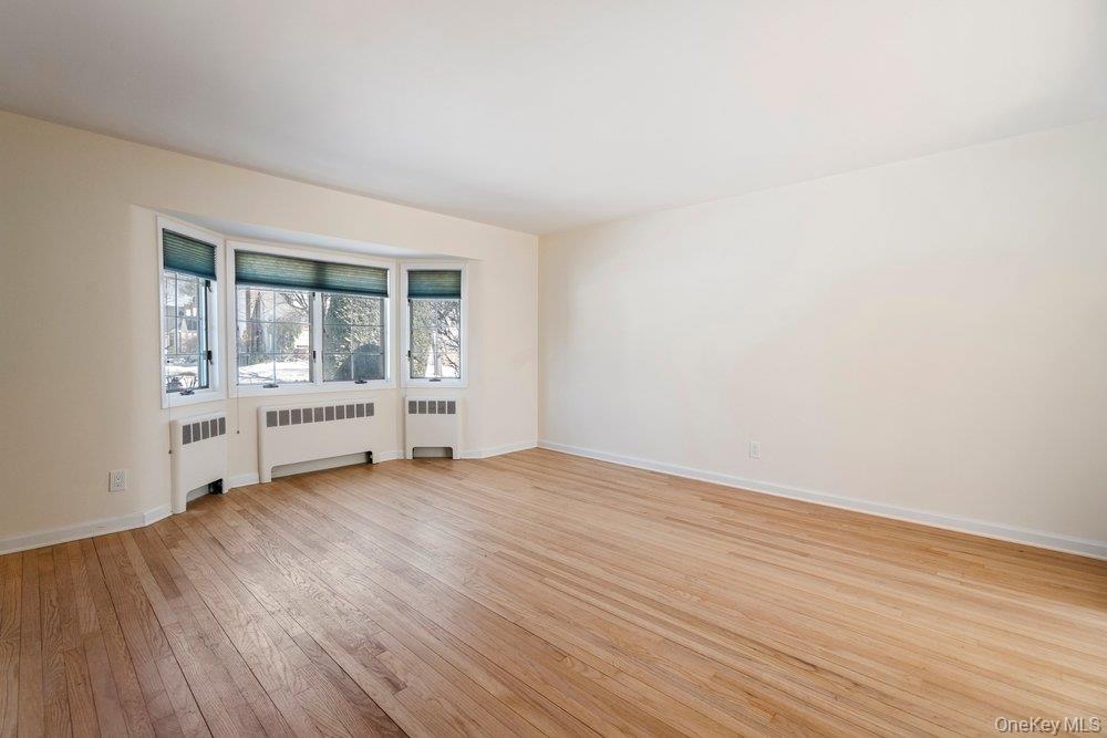 #5 photo, 91 Drake Street, מחוז נסאו Malverne , NY 11565