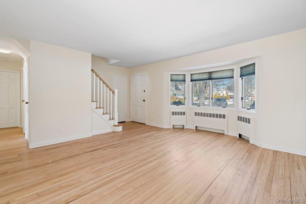 #6 photo, 91 Drake Street, מחוז נסאו Malverne , NY 11565