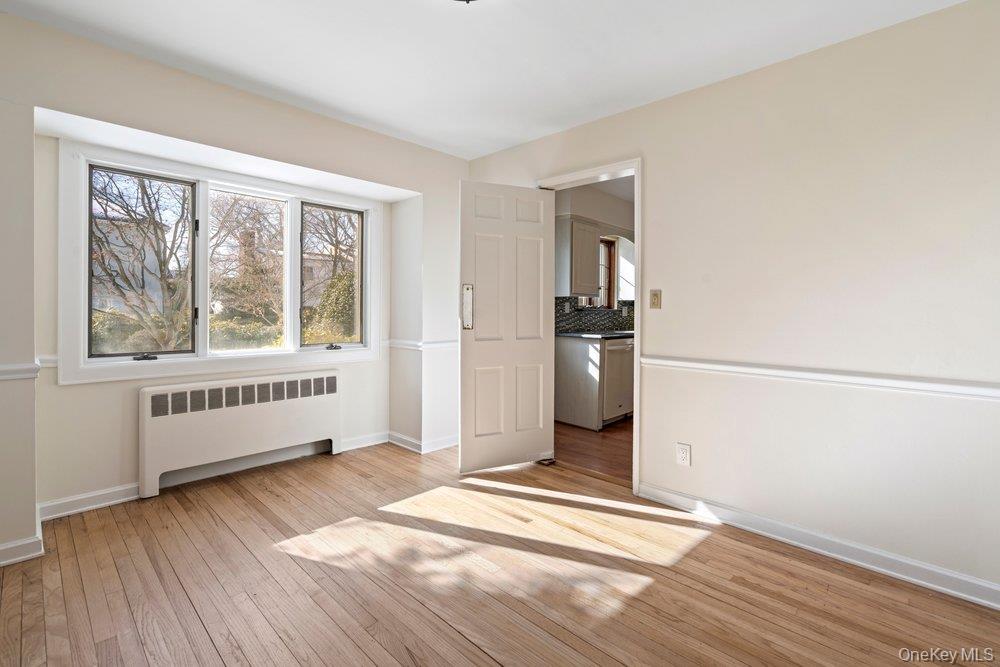 #8 photo, 91 Drake Street, מחוז נסאו Malverne , NY 11565