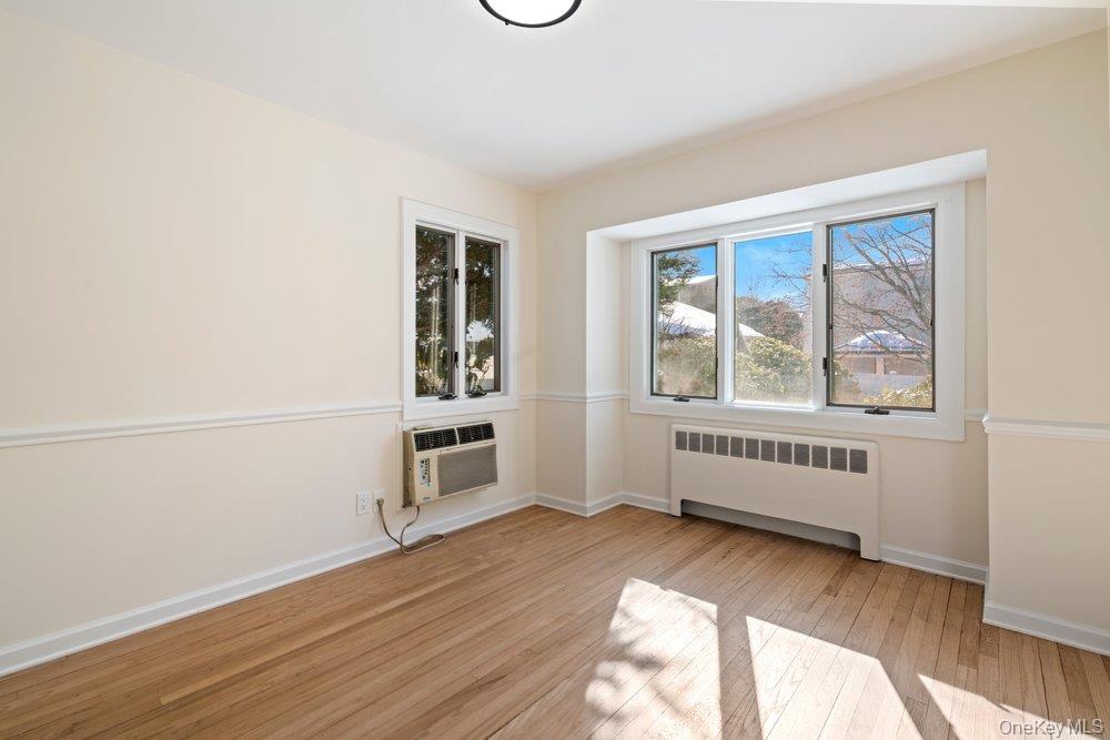 #9 photo, 91 Drake Street, מחוז נסאו Malverne , NY 11565