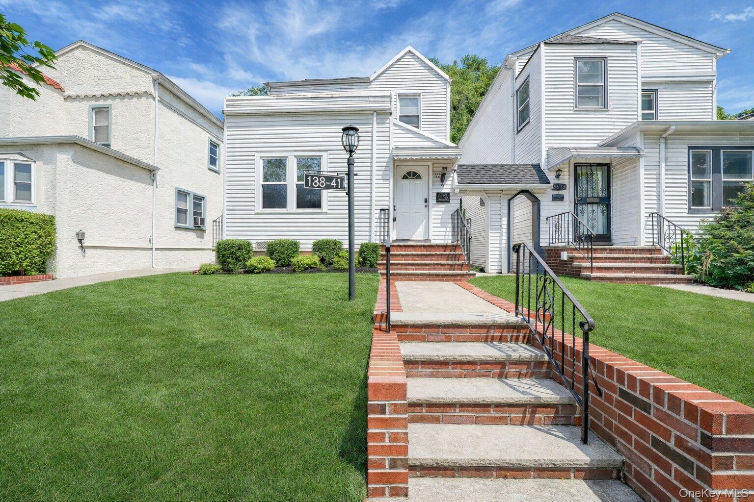 #1 photo, 13841 230th Place, קווינס Laurelton , NY 11413