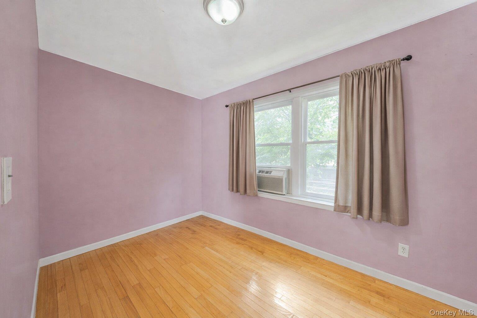 #4 photo, 13841 230th Place, קווינס Laurelton , NY 11413