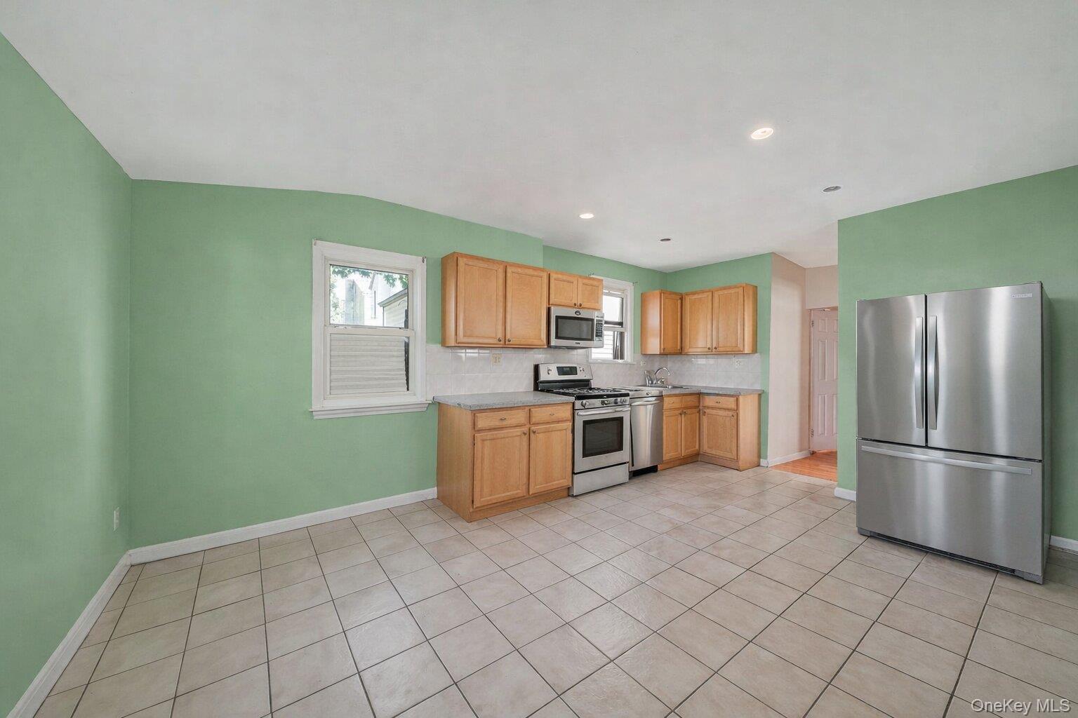 #5 photo, 13841 230th Place, קווינס Laurelton , NY 11413