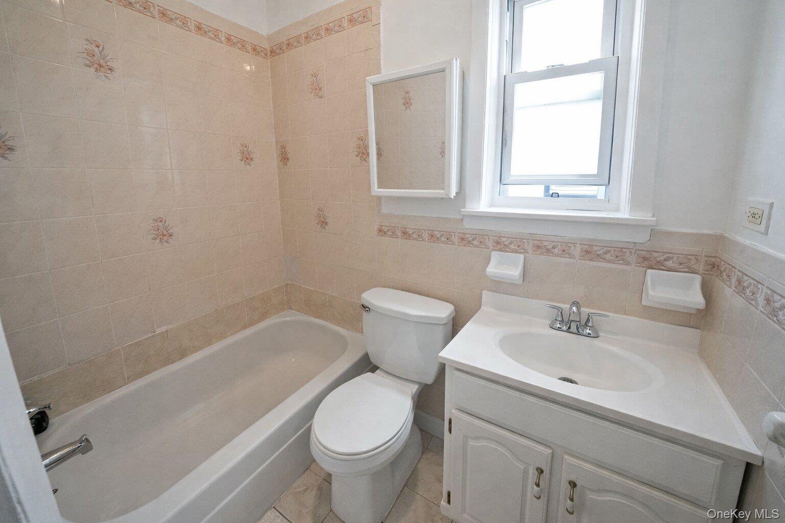 #7 photo, 13841 230th Place, קווינס Laurelton , NY 11413