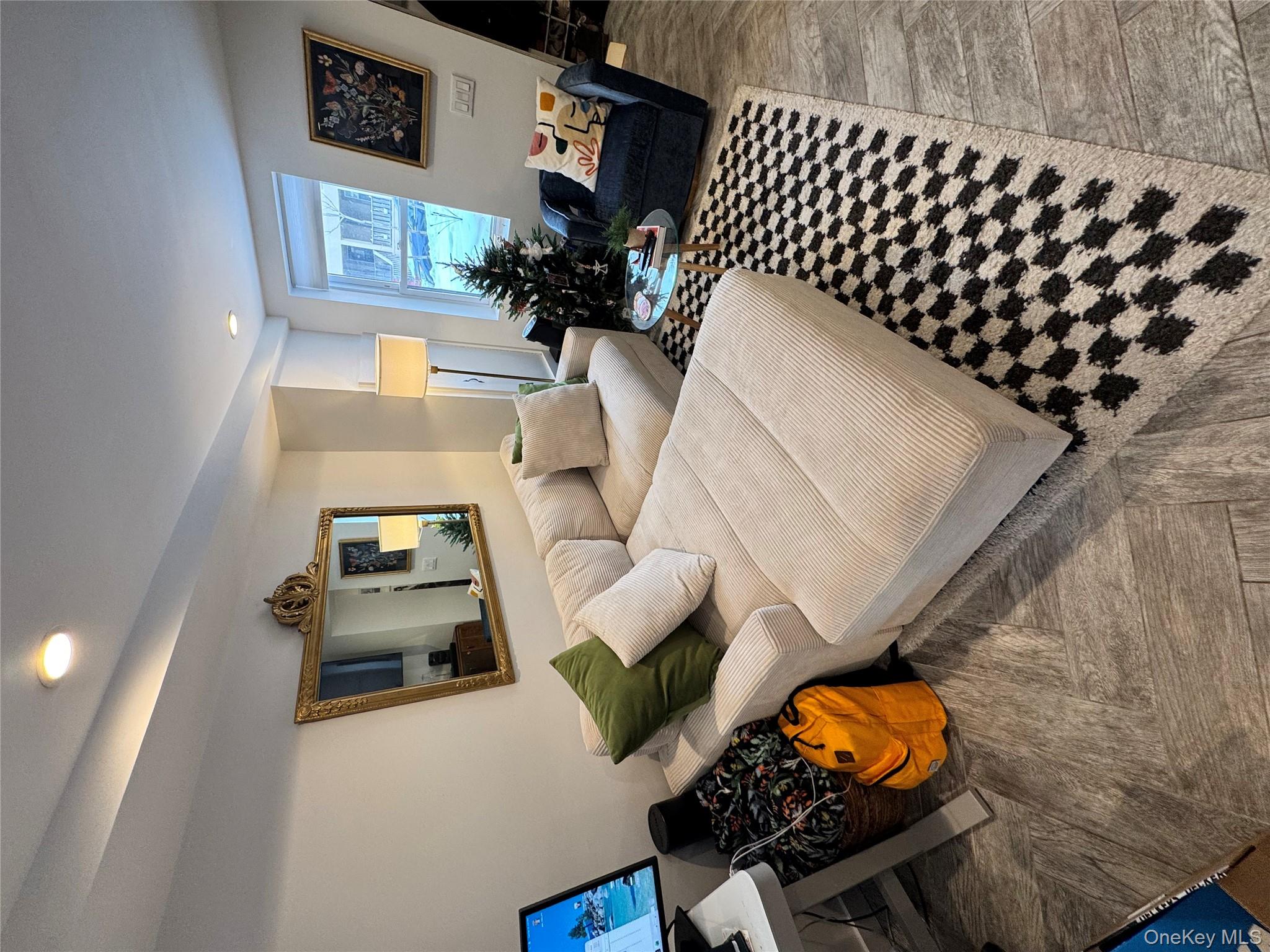 #5 photo, 122 E Fulton Street, מחוז נסאו Long Beach , NY 11561