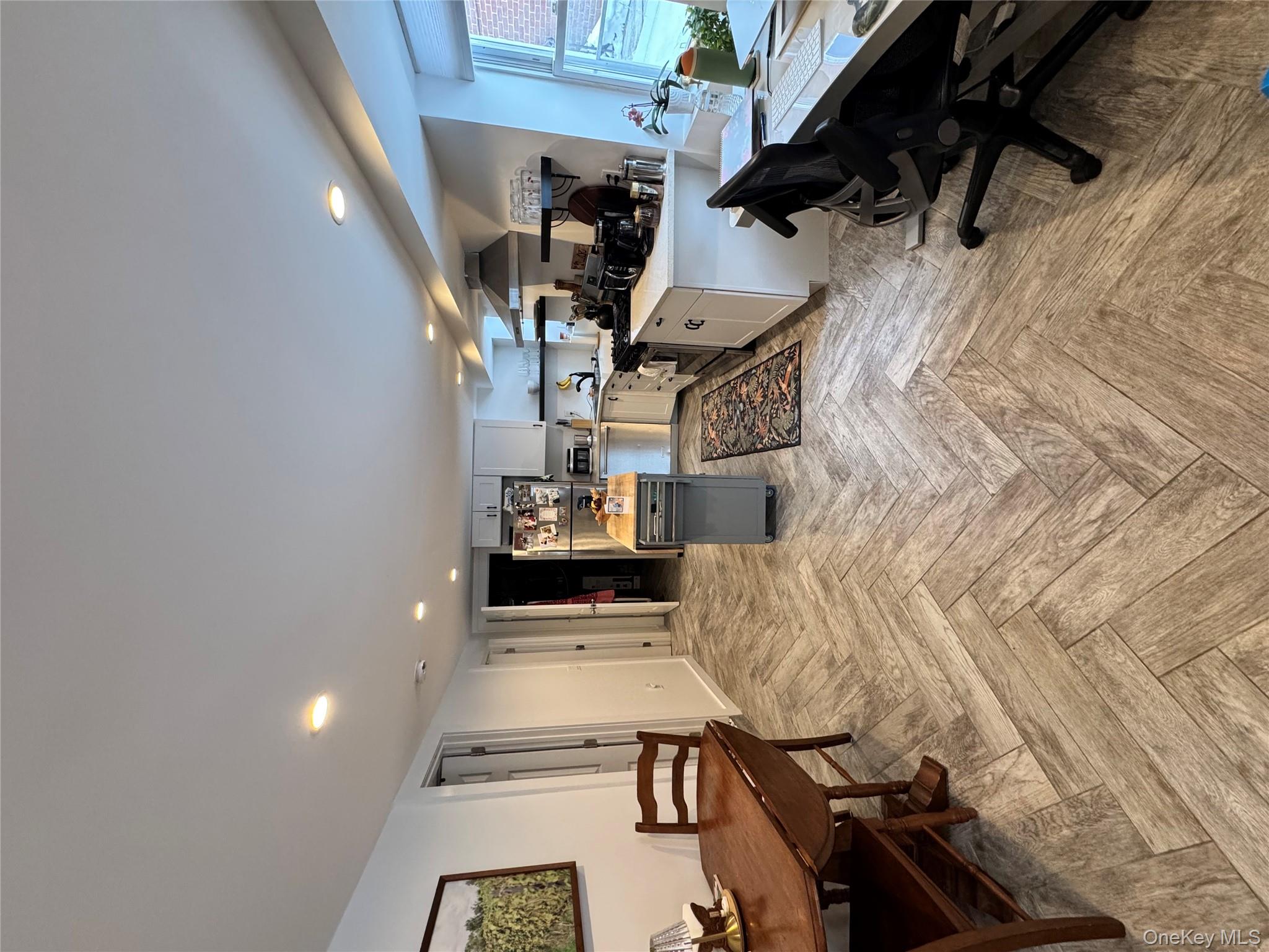 #8 photo, 122 E Fulton Street, מחוז נסאו Long Beach , NY 11561