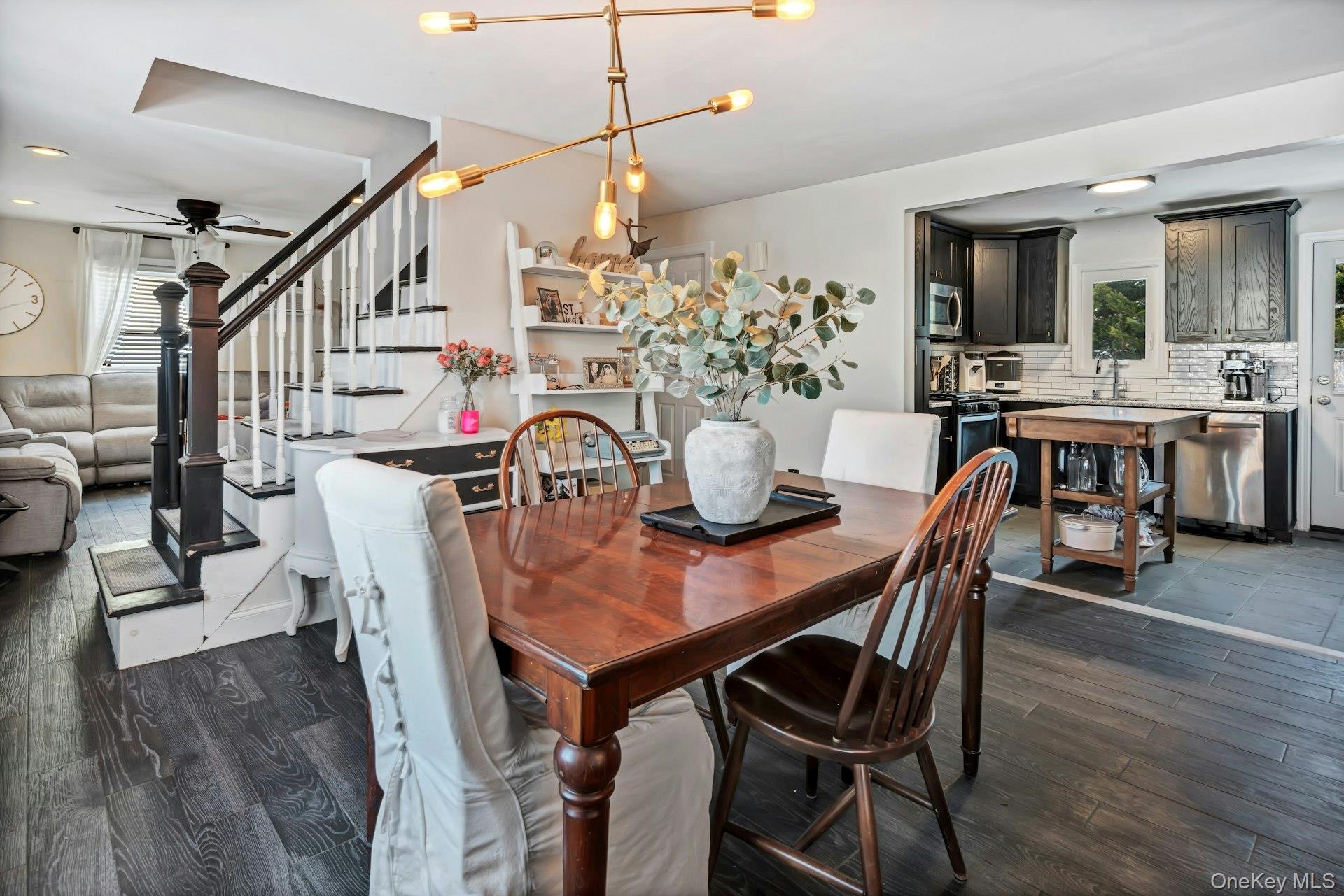 #4 photo, 35 Kenwood Avenue, מחוז נסאו Massapequa , NY 11758