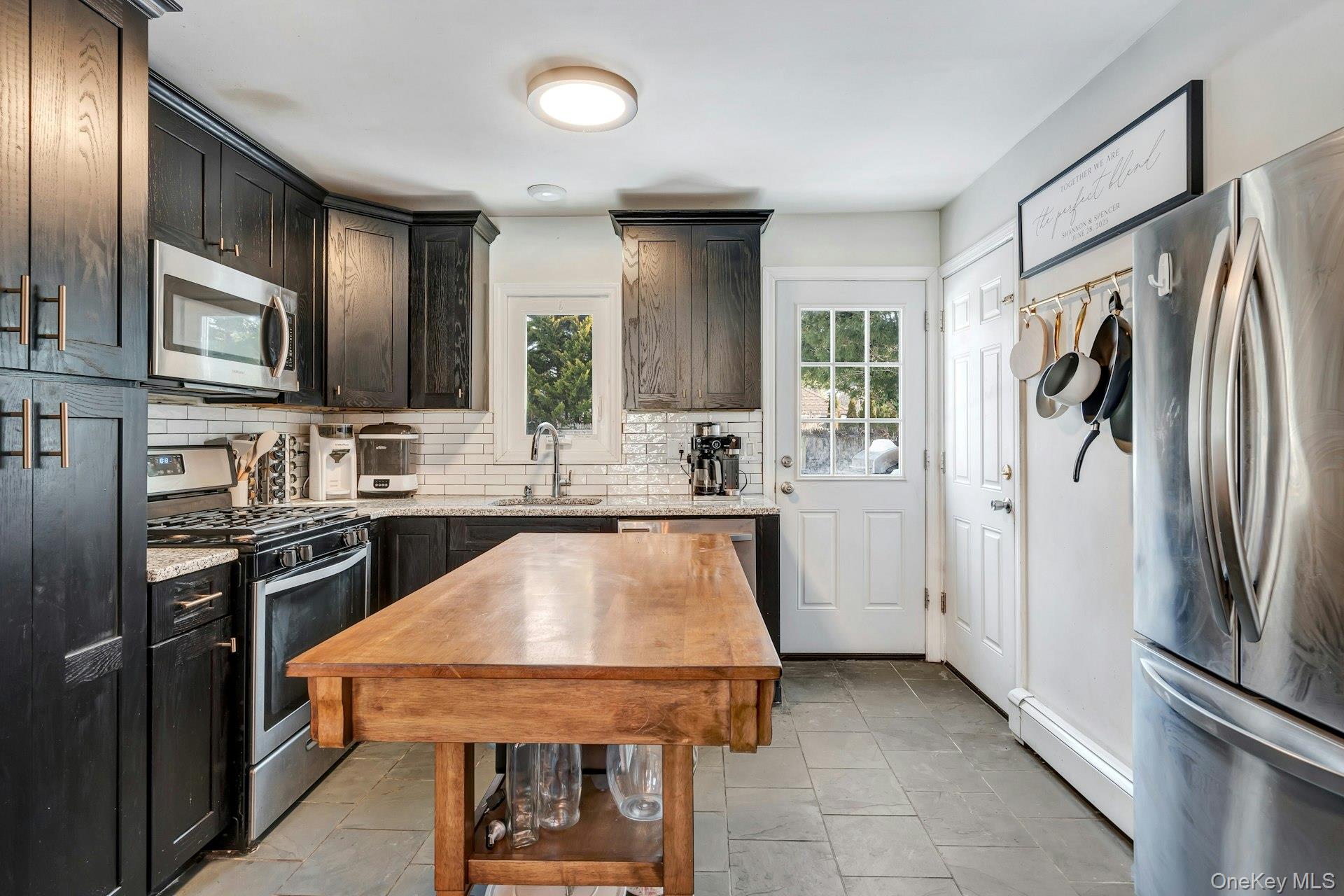 #7 photo, 35 Kenwood Avenue, מחוז נסאו Massapequa , NY 11758