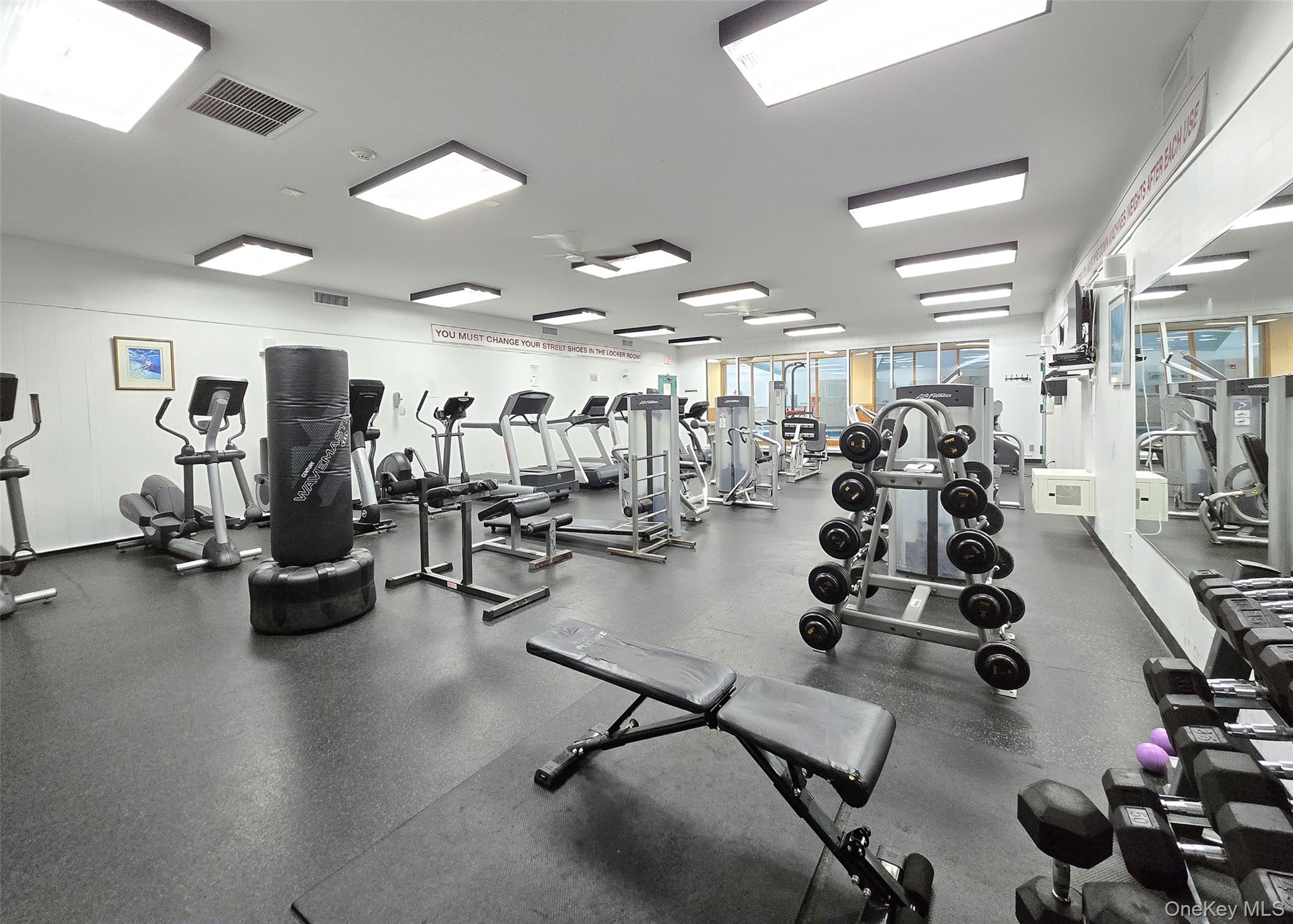 #20 photo, 392 Clubhouse Court, Coram , NY 11727