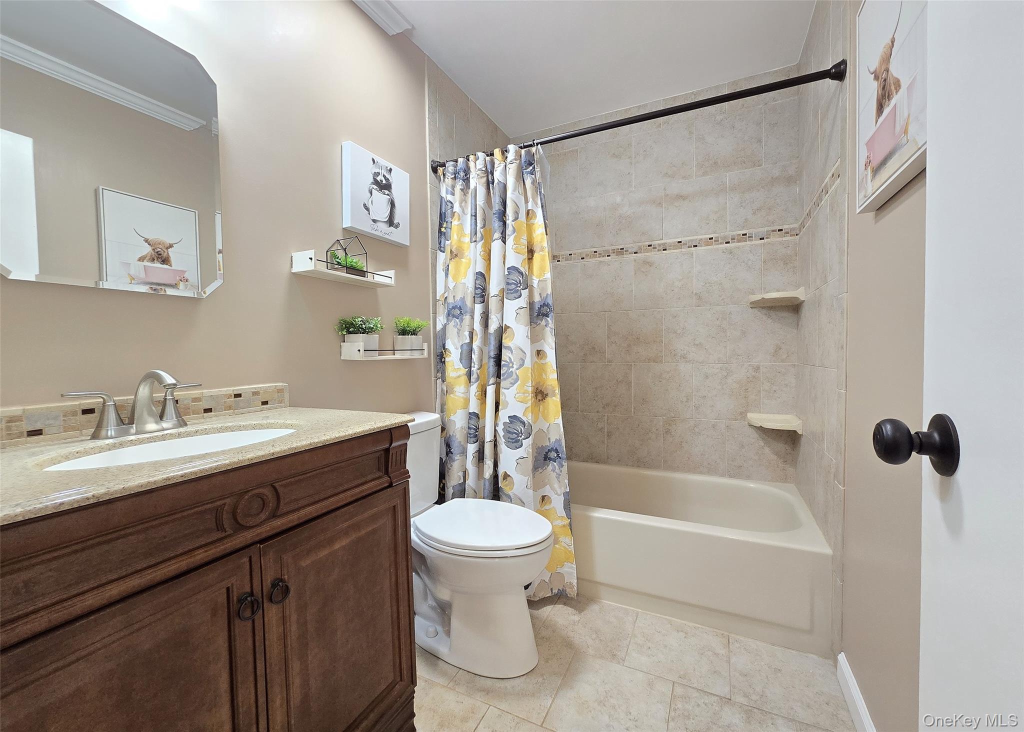 #7 photo, 392 Clubhouse Court, Coram , NY 11727