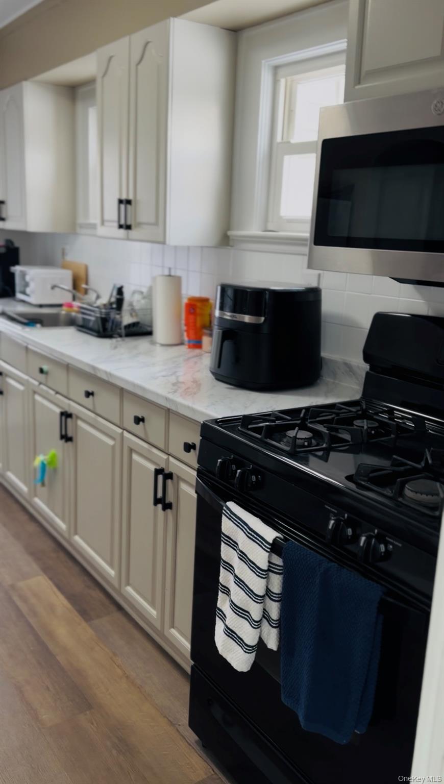 #7 photo, 31 Ireland Place, Amityville , NY 11701