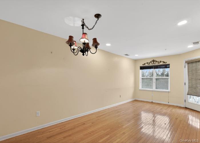 #8 photo, 414 Highridge Court, Peekskill , NY 10566