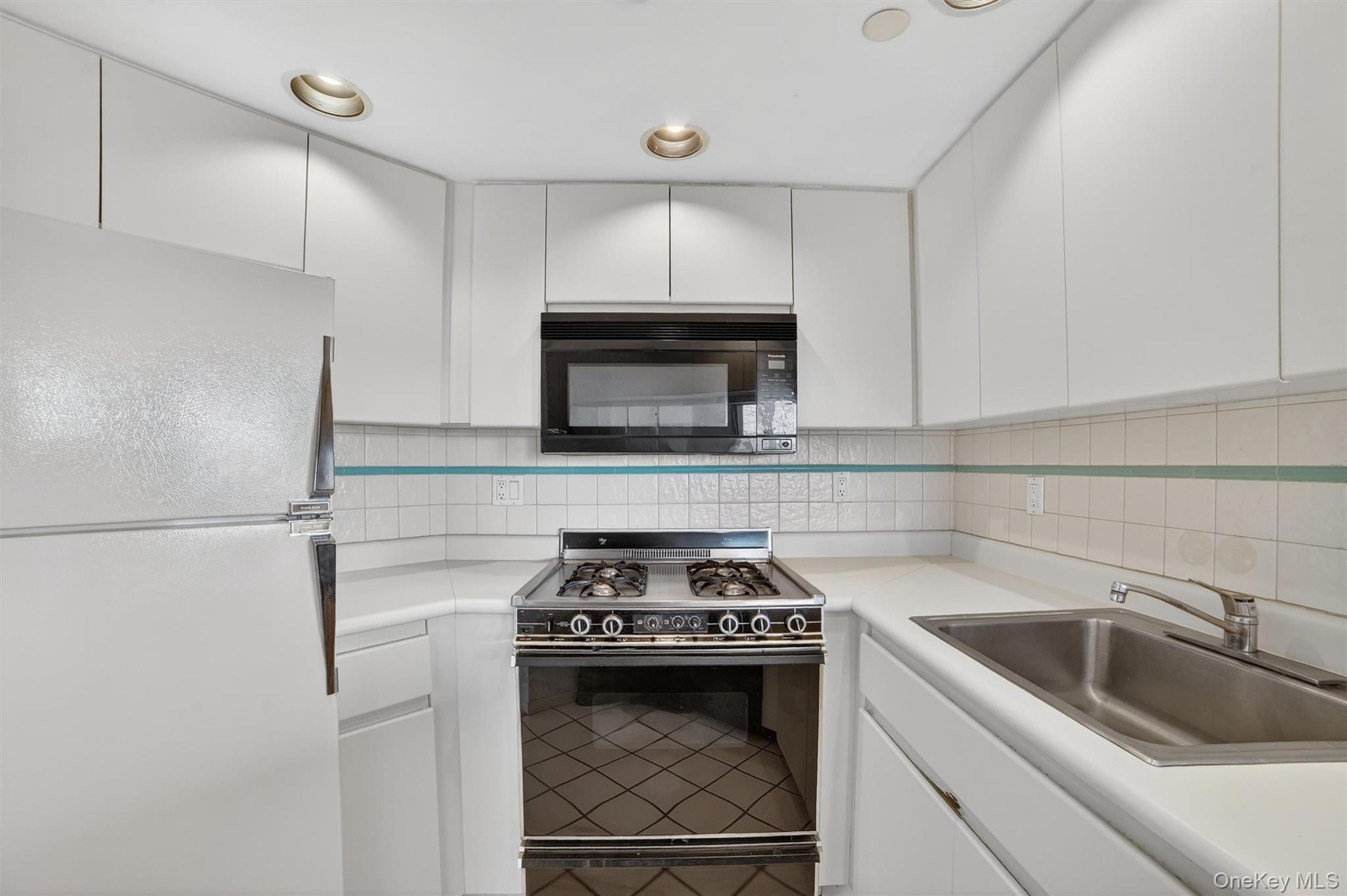 #20 photo, 10 Stewart Place, White Plains , NY 10603