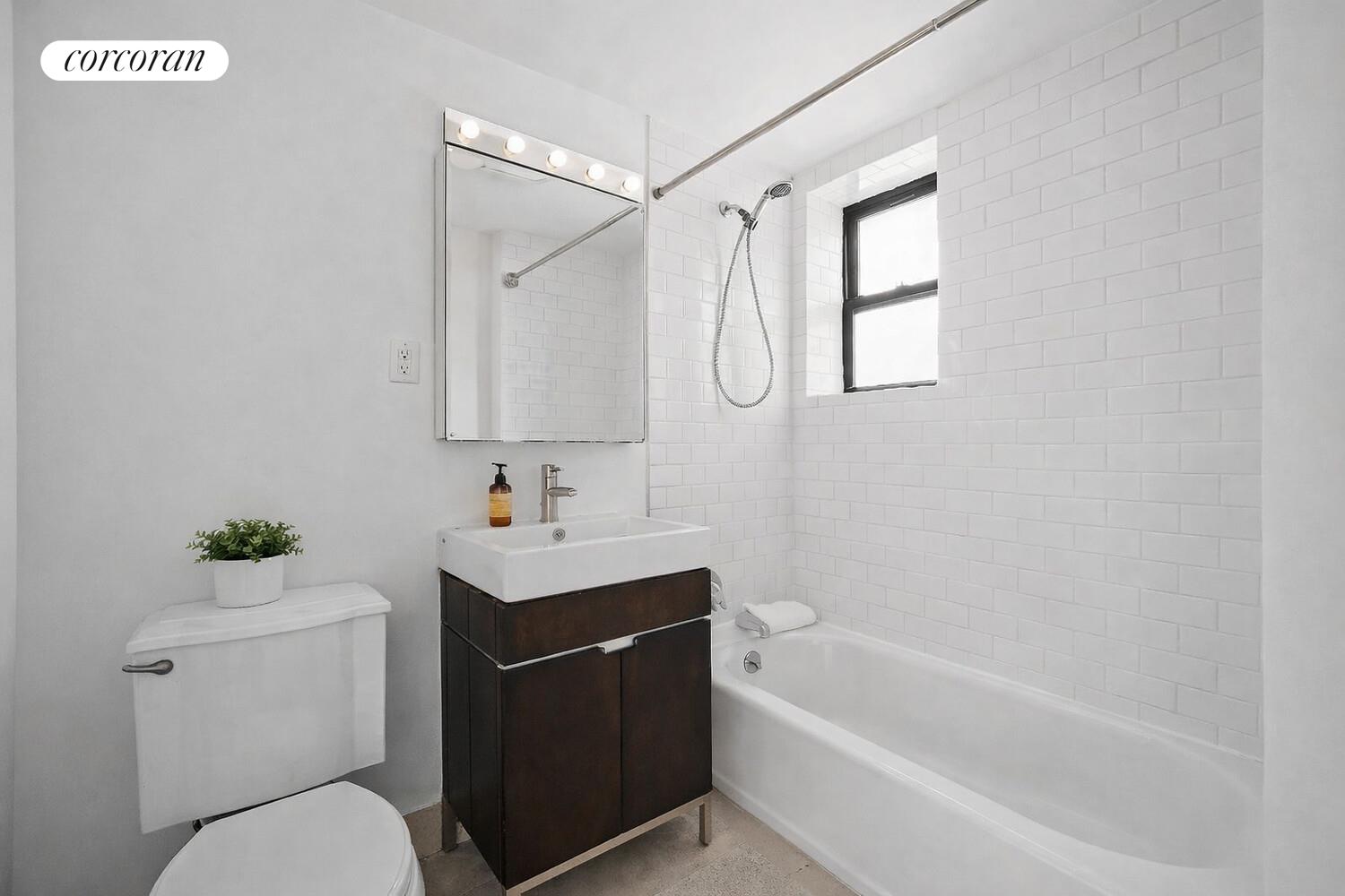 #8 photo, 49-07 43RD Avenue, קווינס Sunnyside , NY 11377