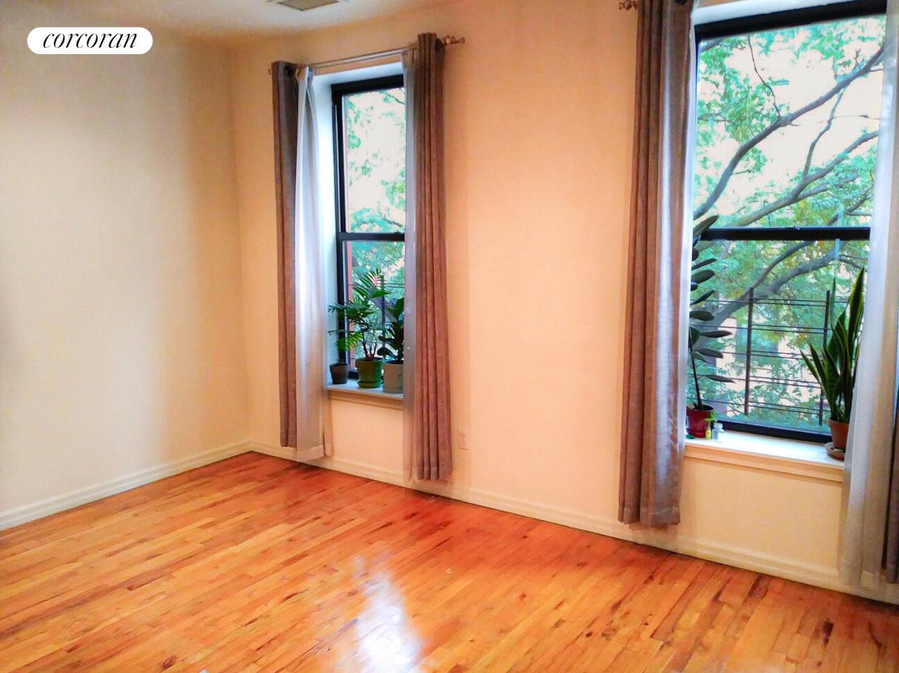 #1 photo, 220 W 132ND Street, मैनहटन Central Harlem , NY 10027