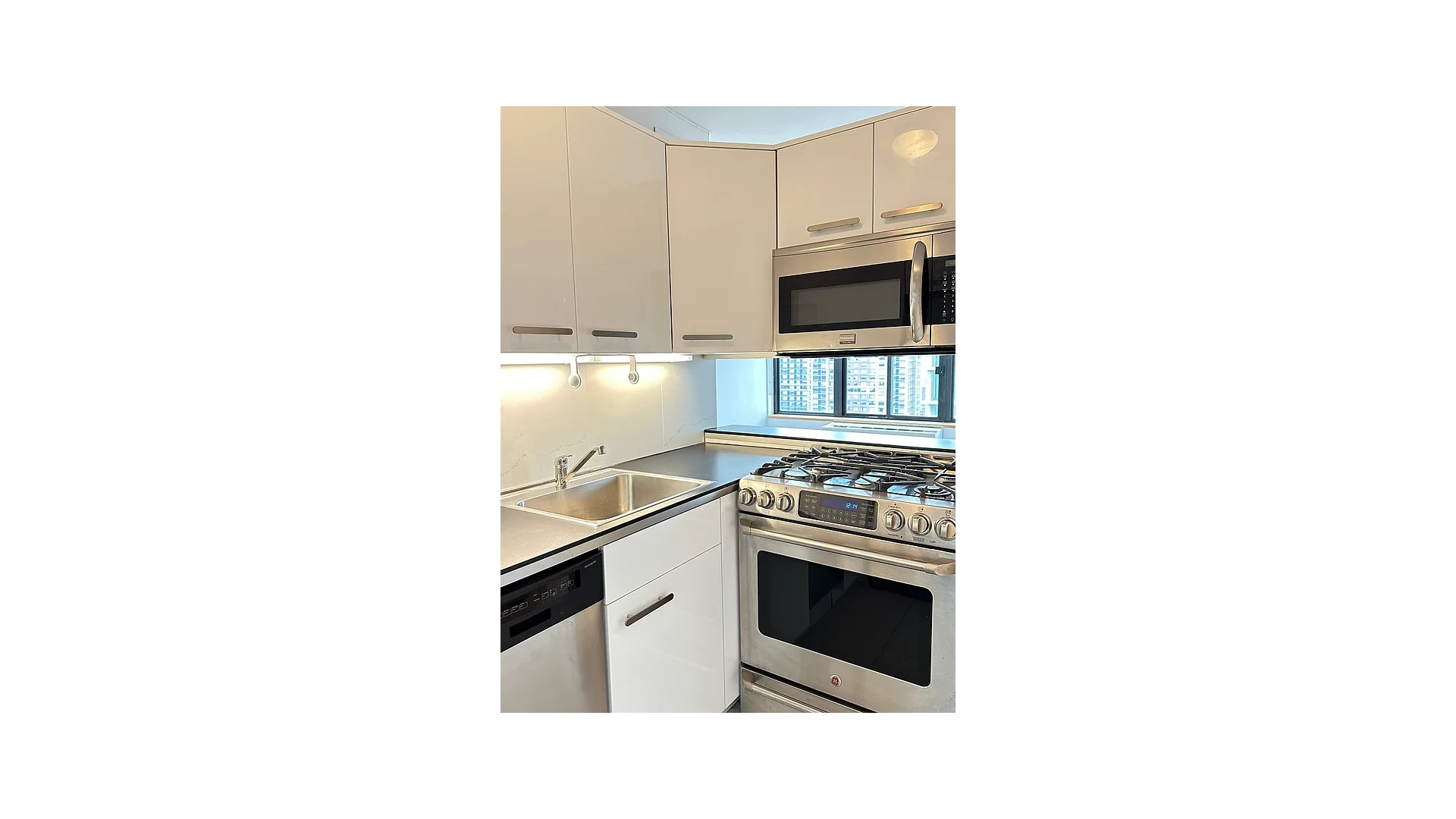 #1 photo, 300 E 93RD Street, Yorkville , NY 10128