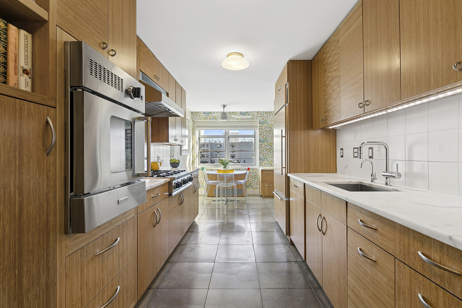 #7 photo, 70 E 10TH Street, מנהטן Greenwich Village , NY 10003