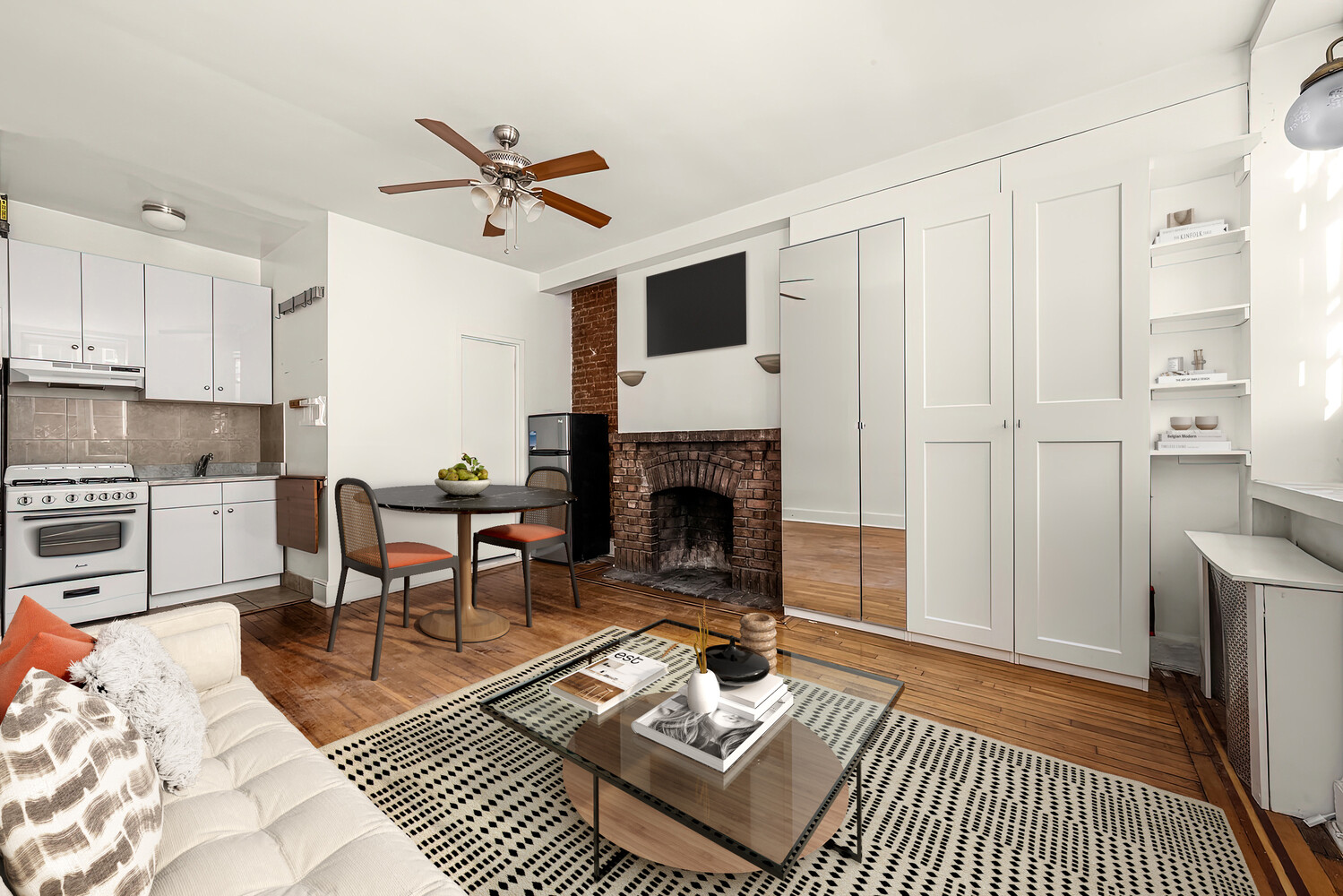 #4 photo, 69 MAC DOUGAL Street, मैनहटन Greenwich Village , NY 10012