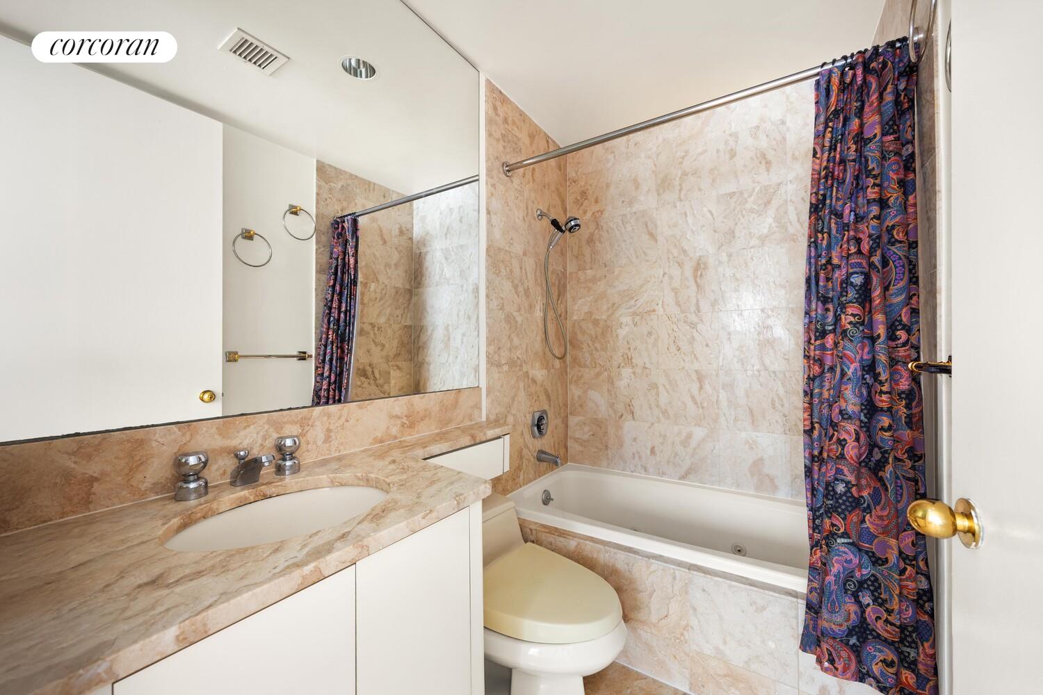 #6 photo, 100 UNITED NATIONS Plaza, מנהטן Turtle Bay , NY 10017