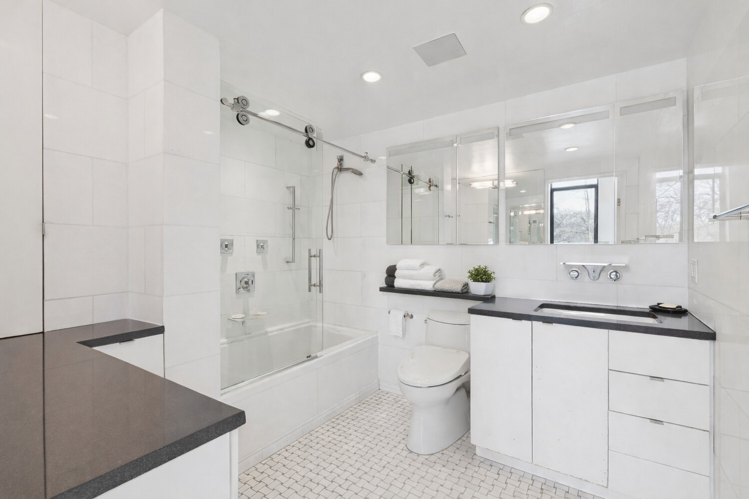 #13 photo, 1255 5TH Avenue, מנהטן East Harlem , NY 10029