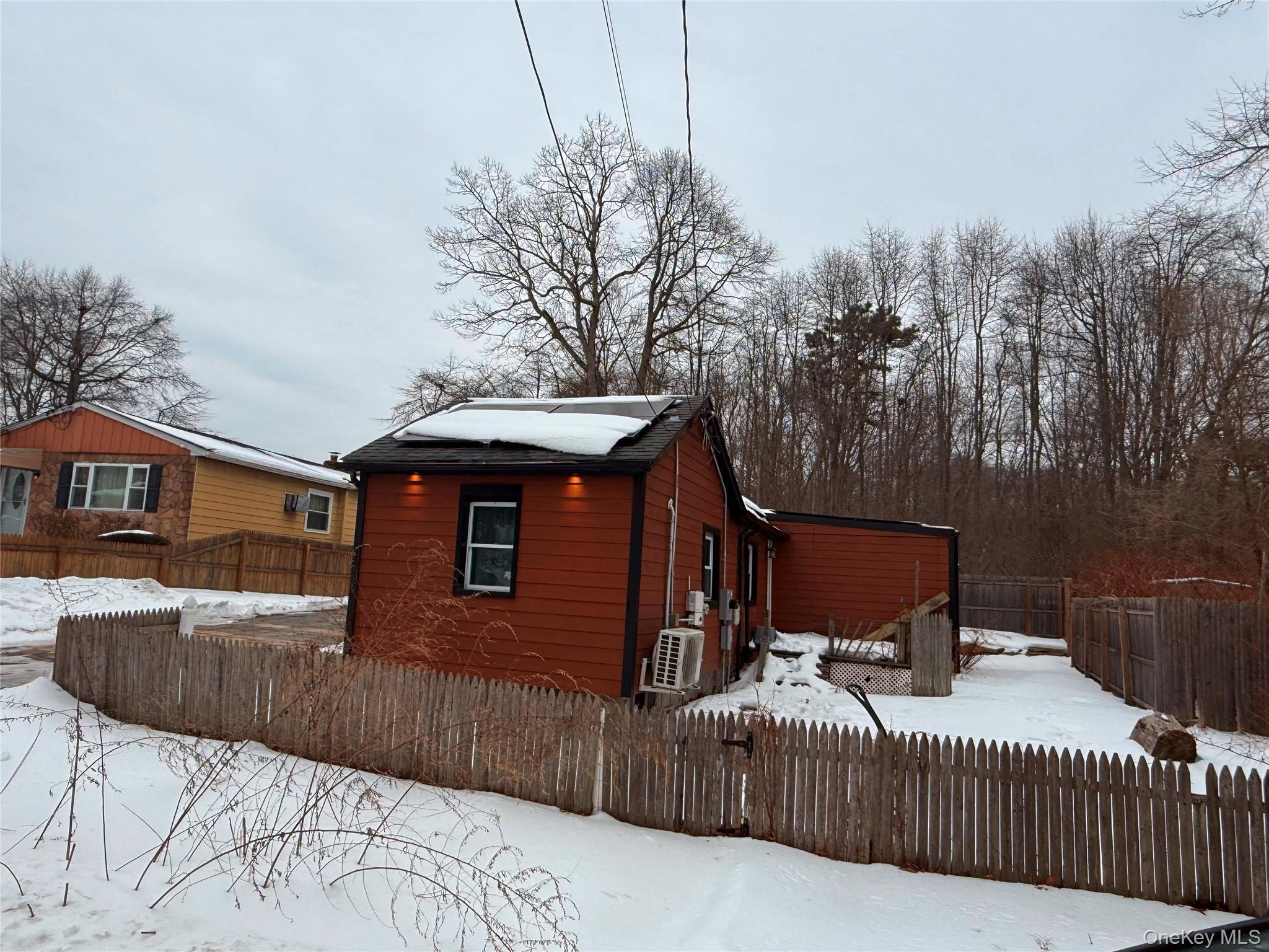 #5 photo, 351 State Avenue, सफ़ोक काउंटी Wyandanch , NY 11798