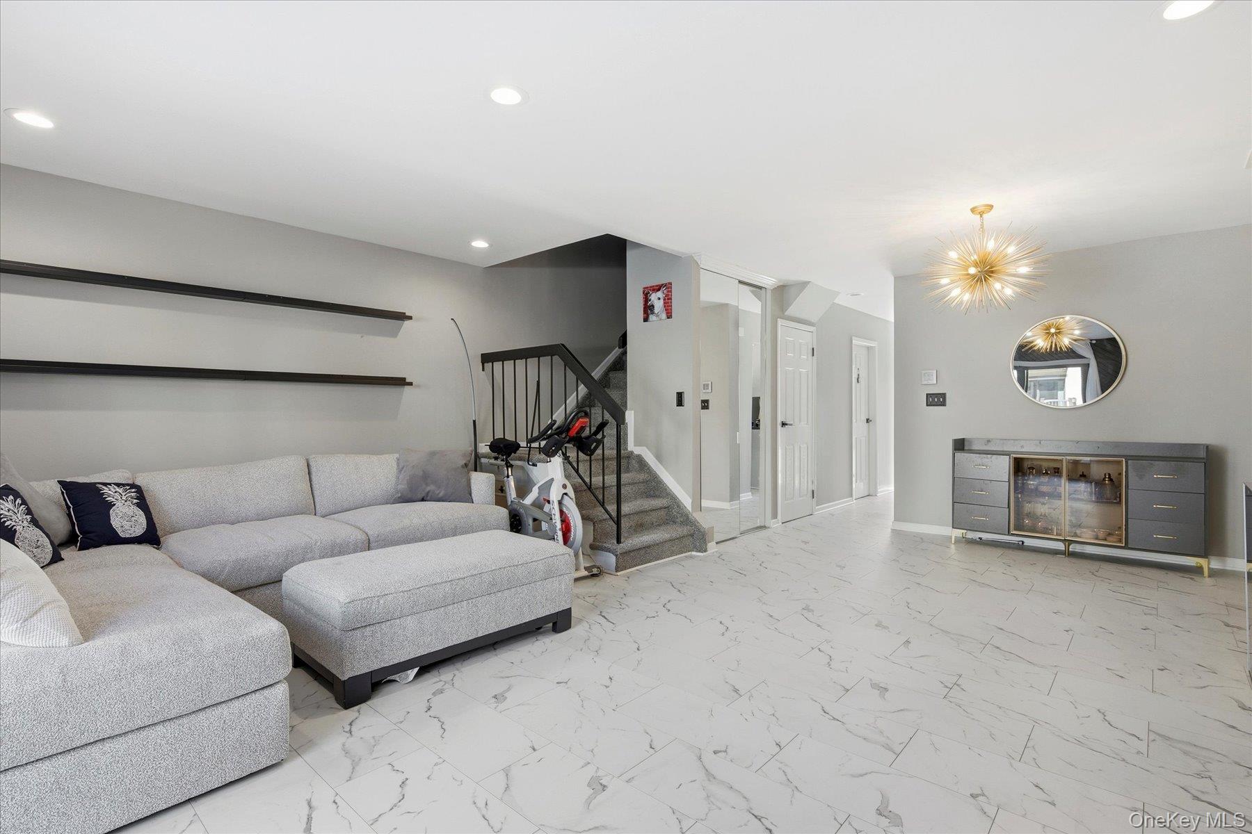 #12 photo, 201 Poplar Court, 롱 아일랜드 Wantagh , NY 11793